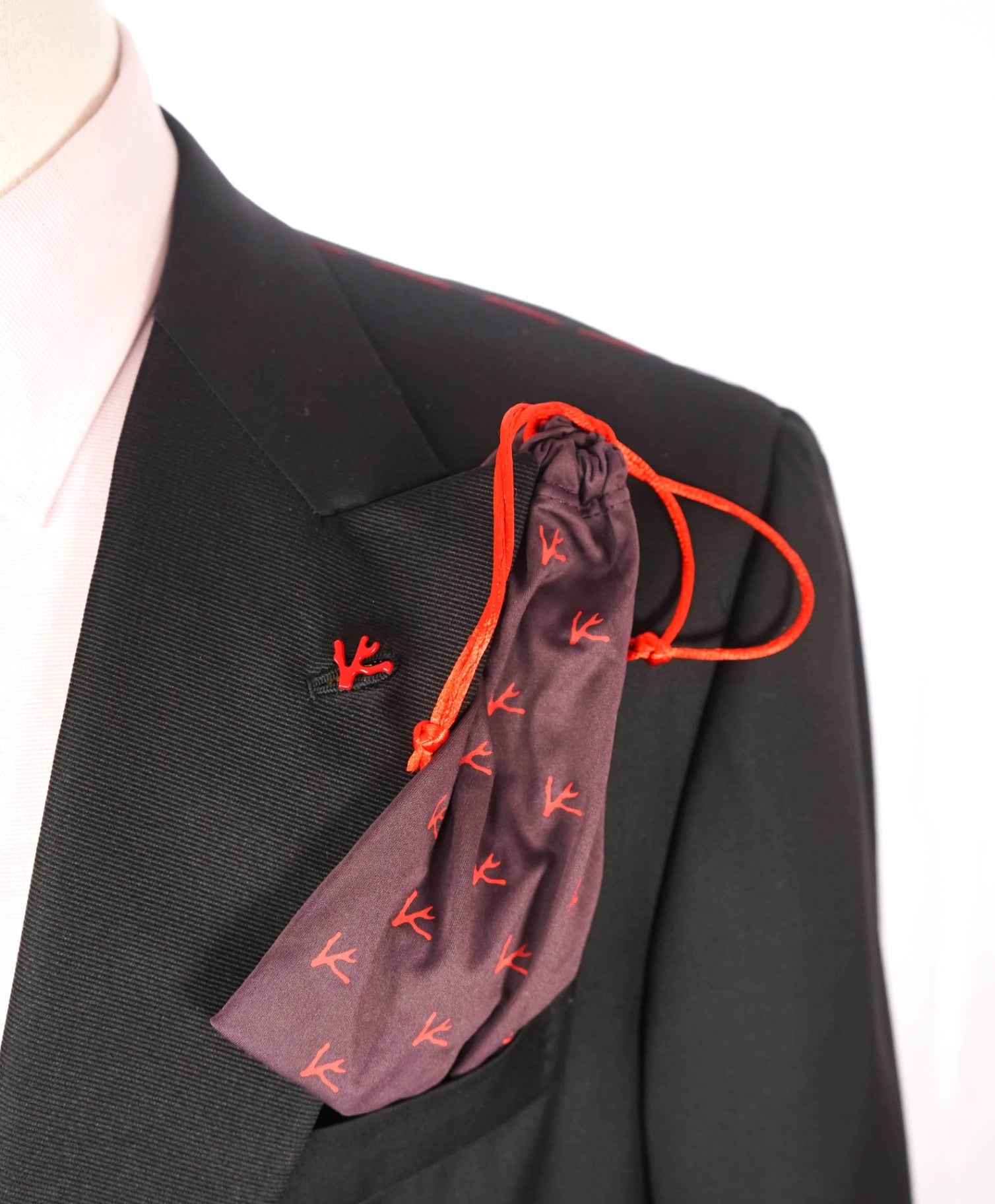 $4,595 ISAIA - "AQUASPIDER" Solid Black Wool Peak Lapel Tuxedo - 44L