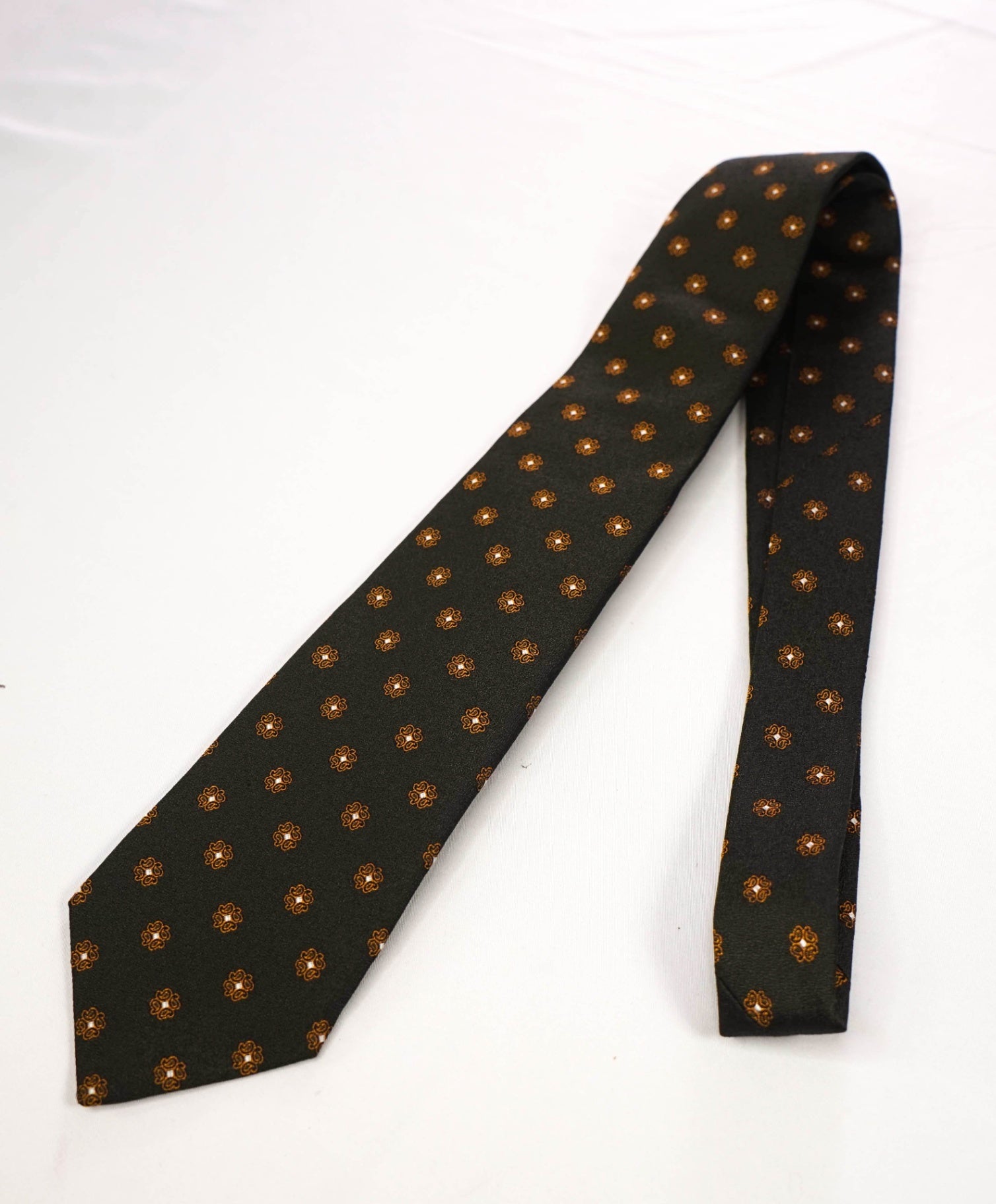 $295 ISAIA - "7 FOLD" Dark Green Medallion Silk 3.25" Tie