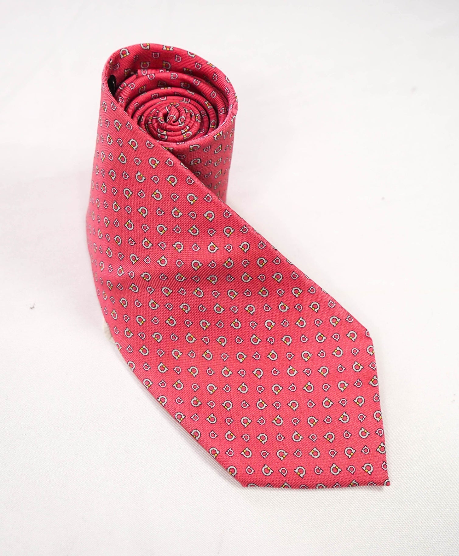 $220 FERRAGAMO - Gancini Logo Pink Silk 3" Tie