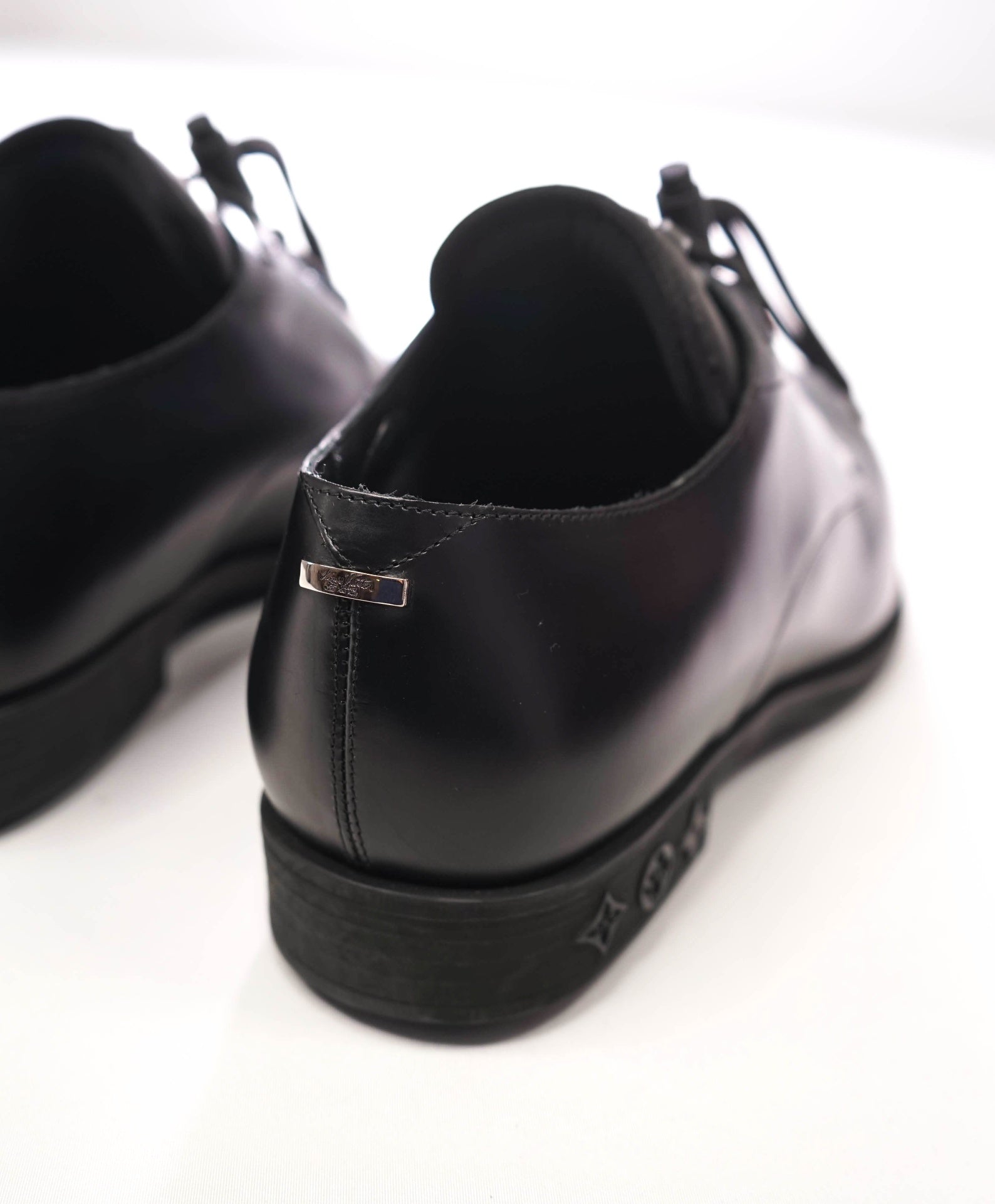 $1,540 LOUIS VUITTON - Black Leather Lug Sole Oxfords - 8.5 US (7.5 LV)