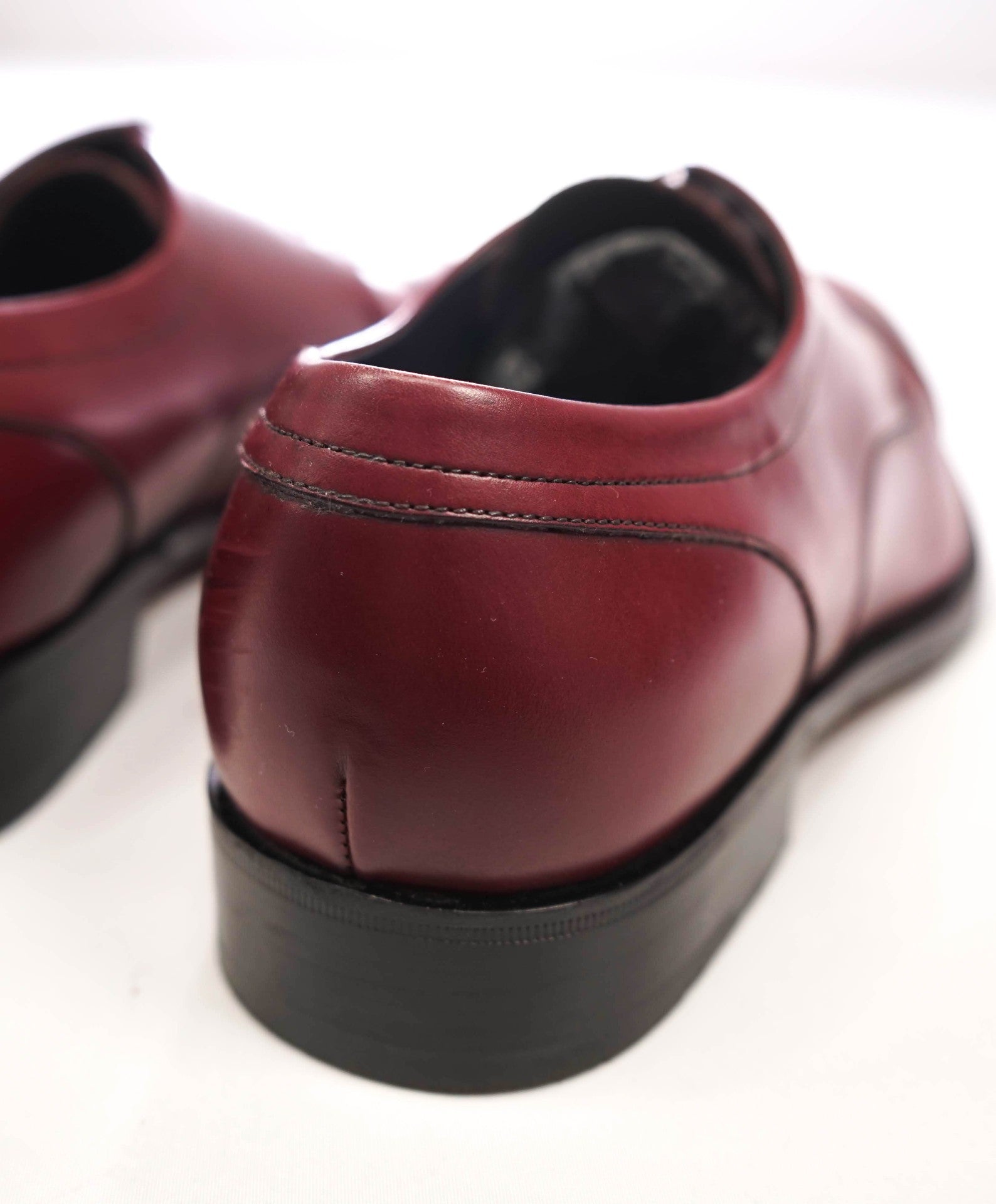 $895 FERRAGAMO - Burgundy Leather Brogue Cap-Toe Oxford - 8 EEE
