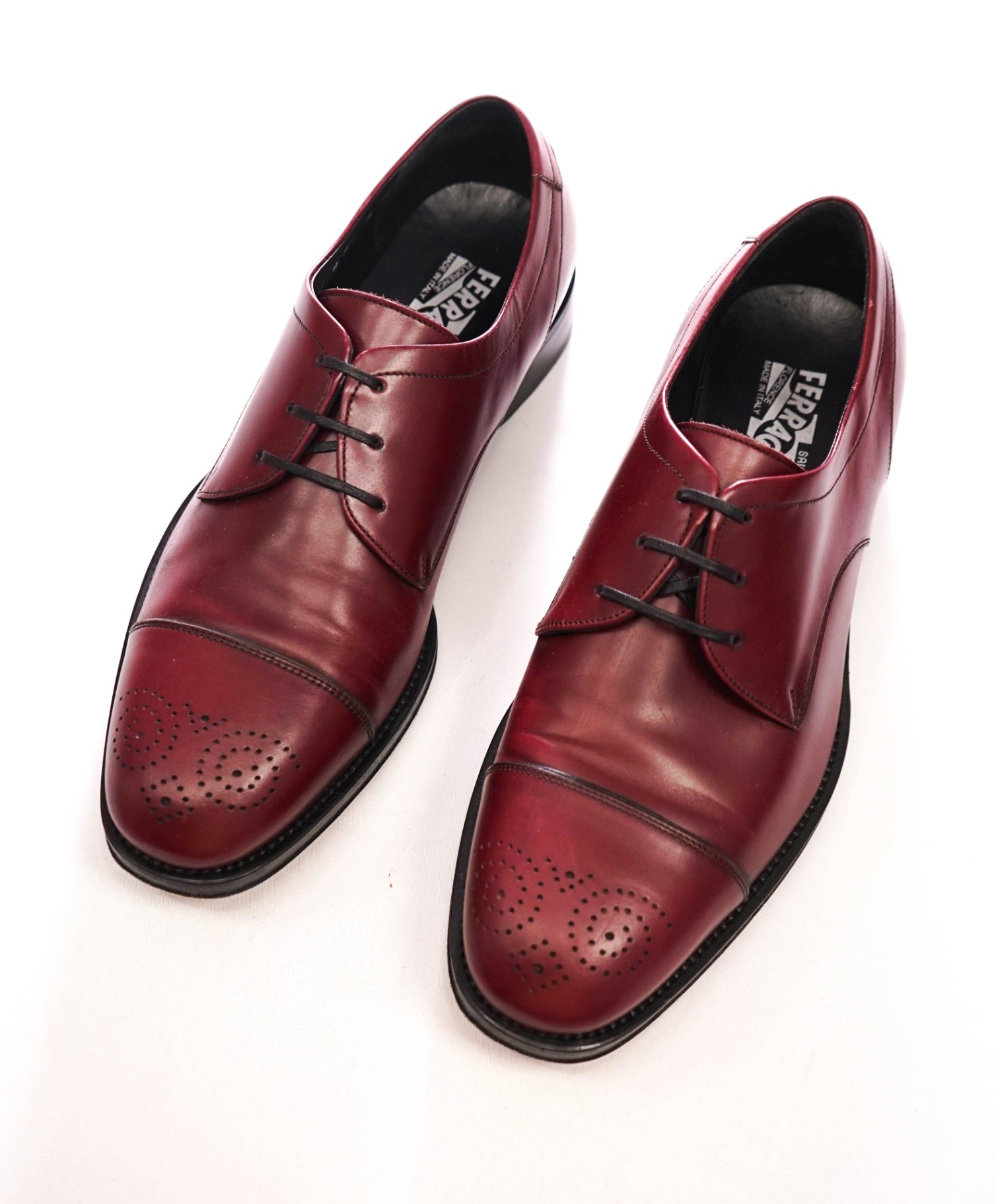 $895 FERRAGAMO - Burgundy Leather Brogue Cap-Toe Oxford - 8 EEE