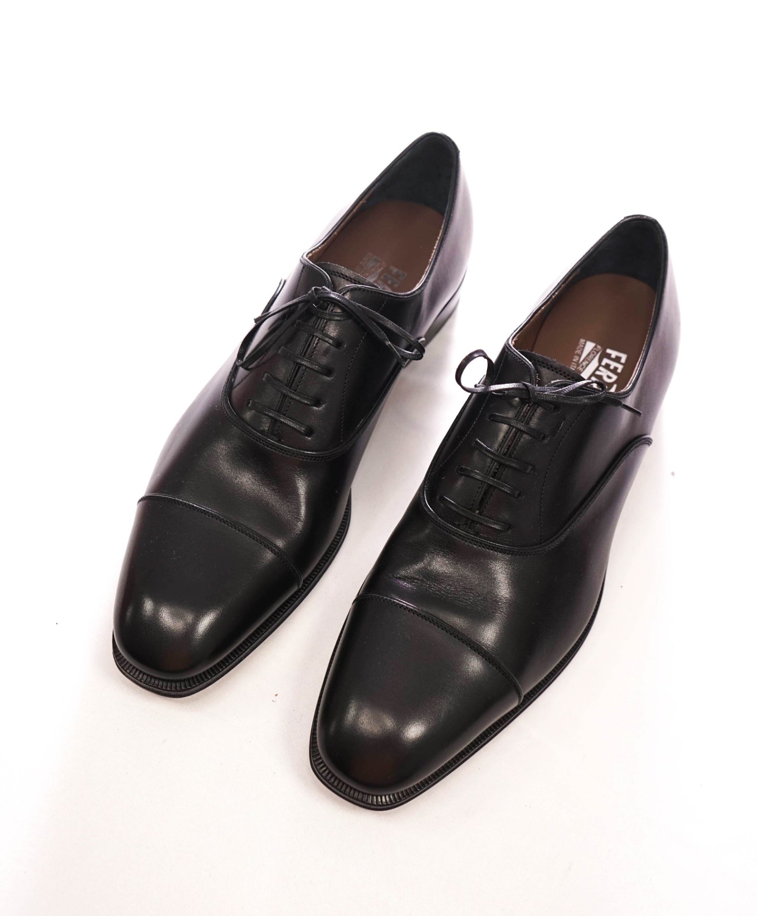 $895 FERRAGAMO - Cap-Toe "LUCE DIVIS" Black Leather Oxford - 8.5 D