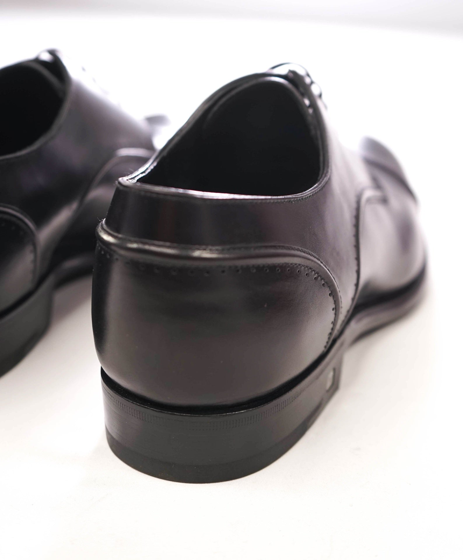$1,600 LOUIS VUITTON - Black Leather Derbies - US 8 (LV 7)