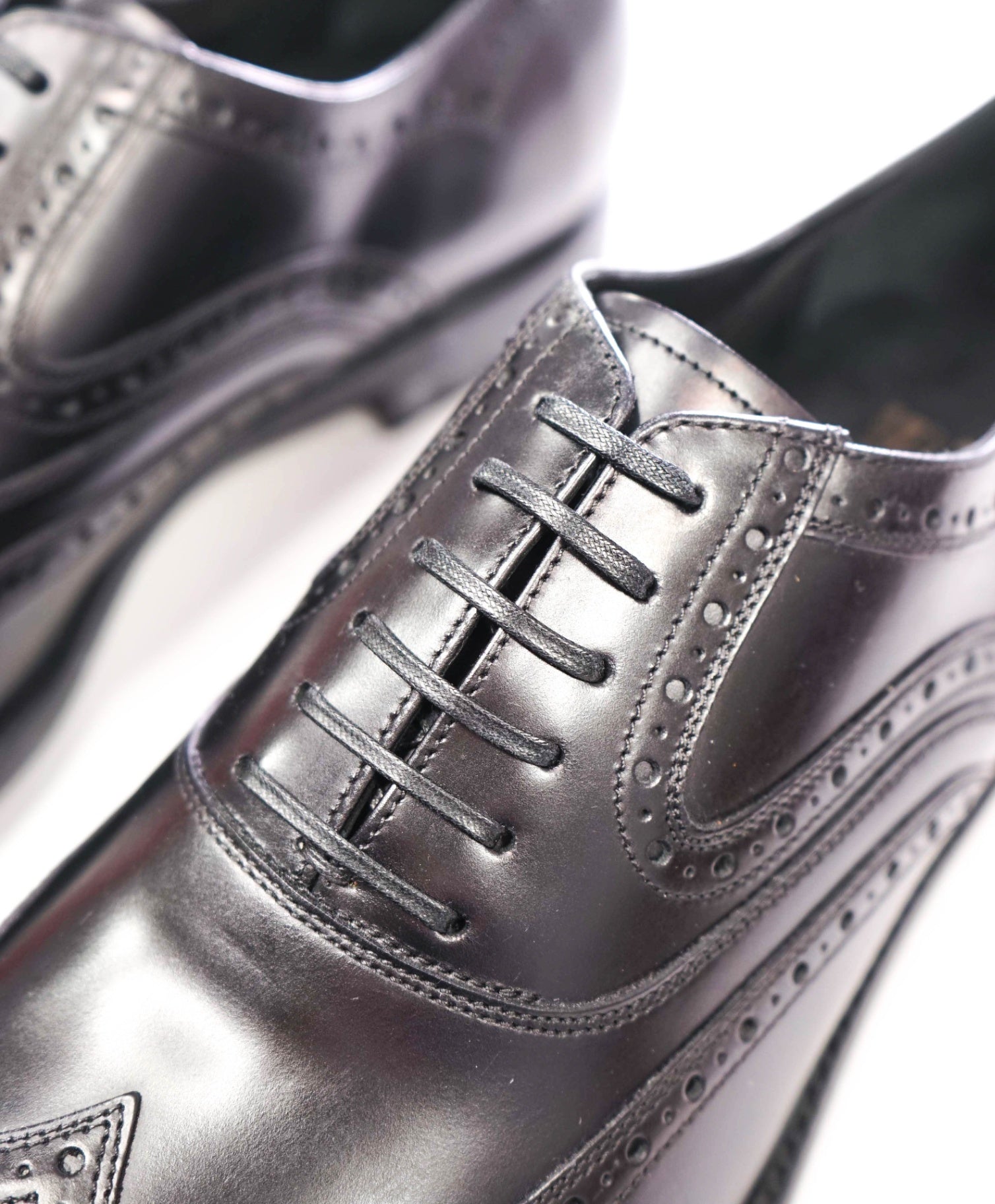 $850 FERRAGAMO - Black Leather Wingtip Oxfords - 10.5 D