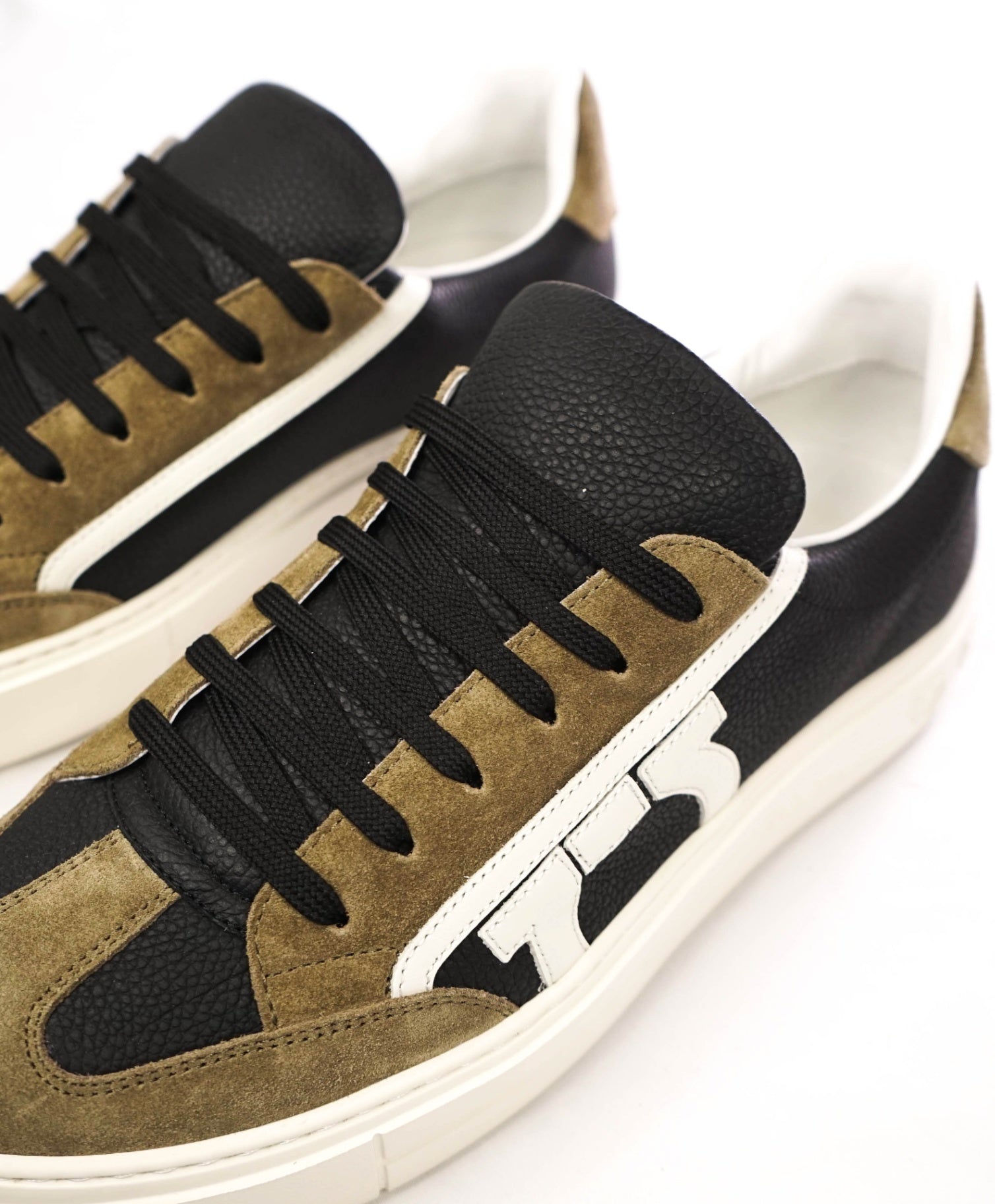 $795 FERRAGAMO - Black/Brown Leather/Suede "BORG 17" Sneakers - 9 M