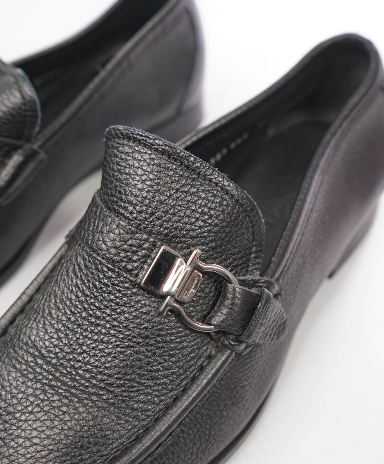 $950 FERRAGAMO - Black Pebble Leather Loafers - 8.5 3E