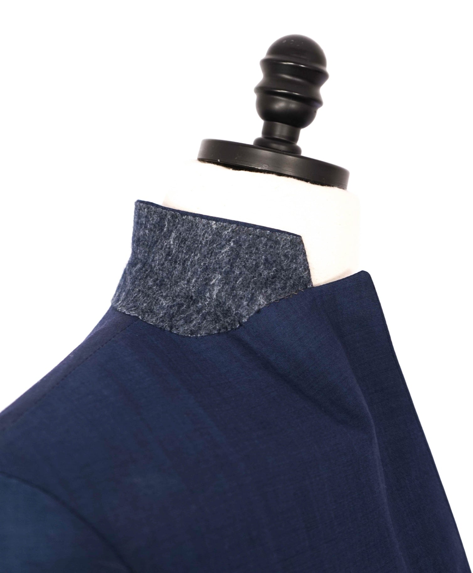 $995 SAKS FIFTH AVENUE - Navy Blue Wool Blazer - 40S