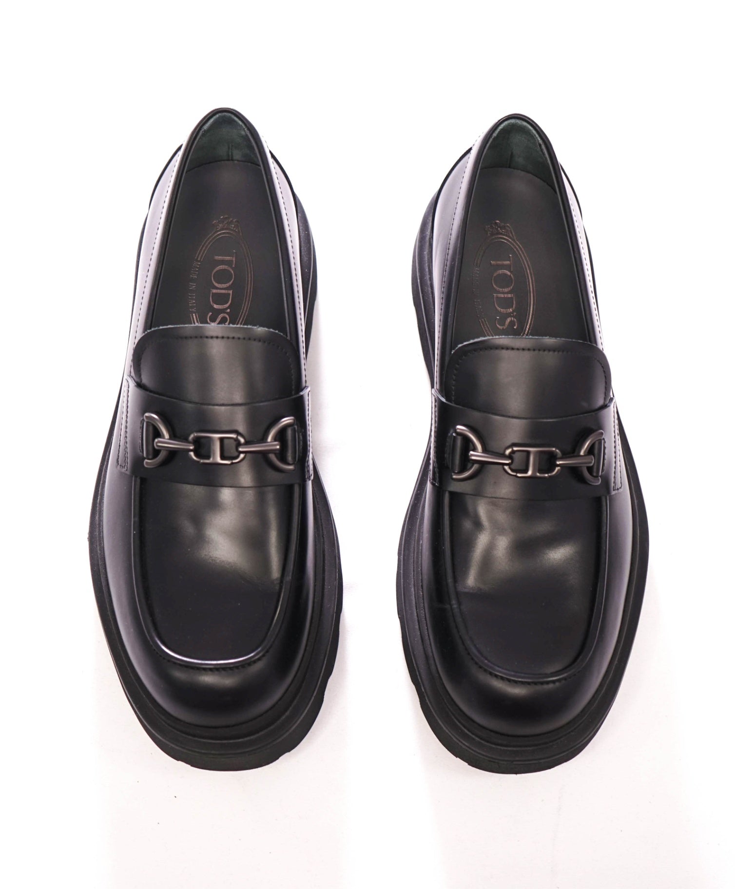 $725 TOD'S - Black Leather Lug Sole Loafers - US 7 (6UK)