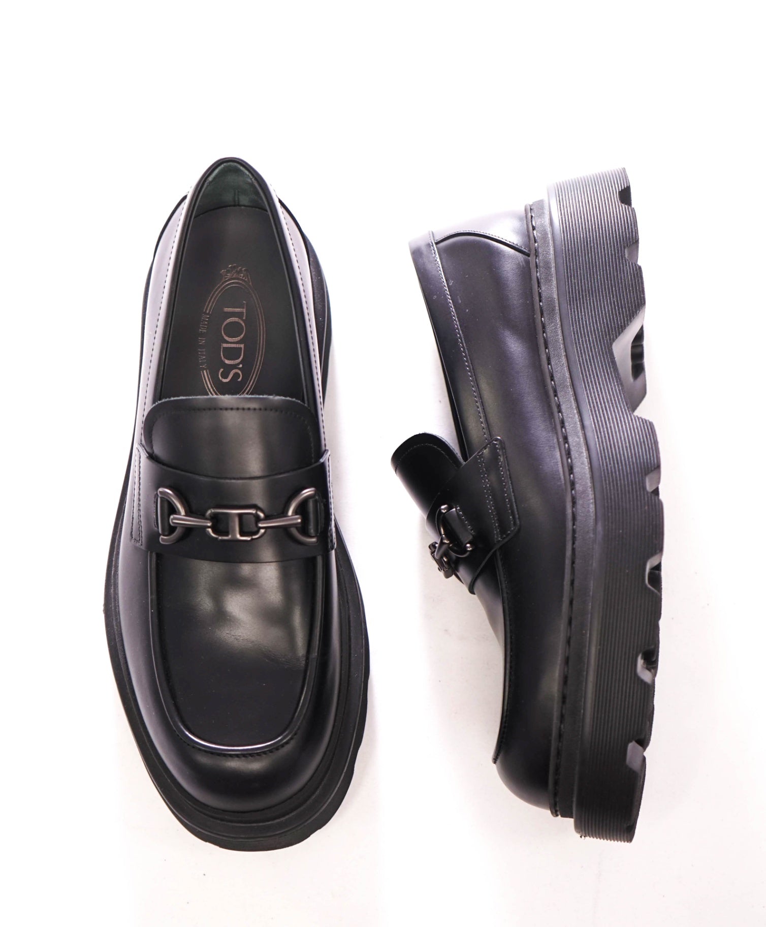 $725 TOD'S - Black Leather Lug Sole Loafers - US 7 (6UK)