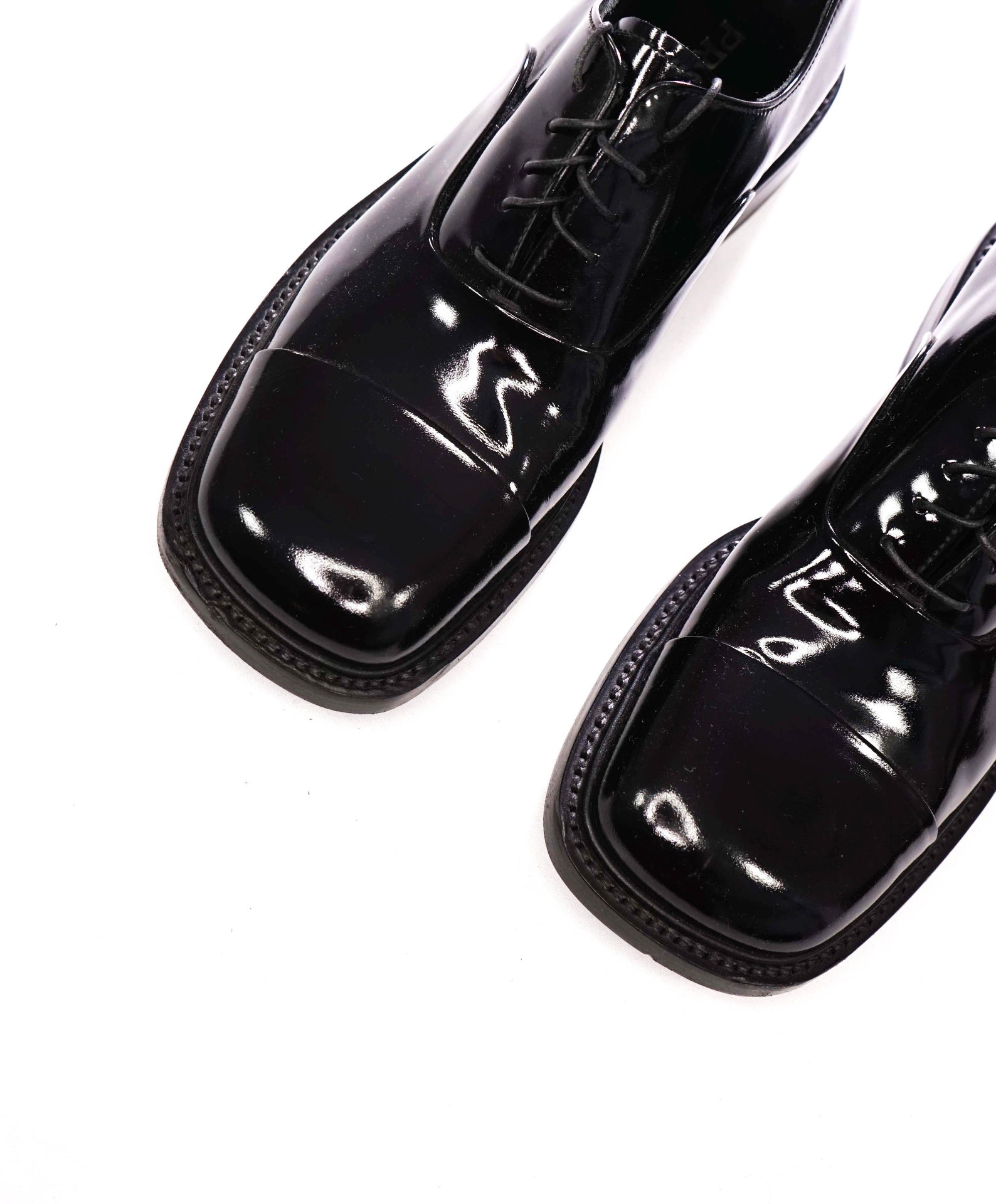 $1,145 PRADA - Black Patent Leather Oxfords - US 10 (9UK)