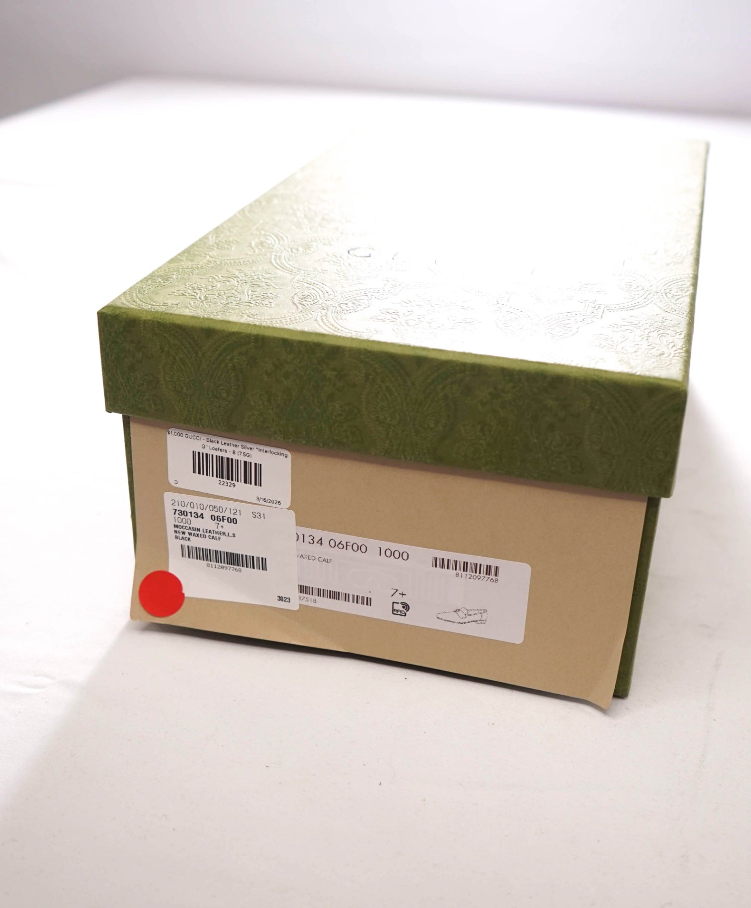 $1,000 GUCCI - Black Leather Silver "Interlocking G" Loafers - 8 (7.5G)