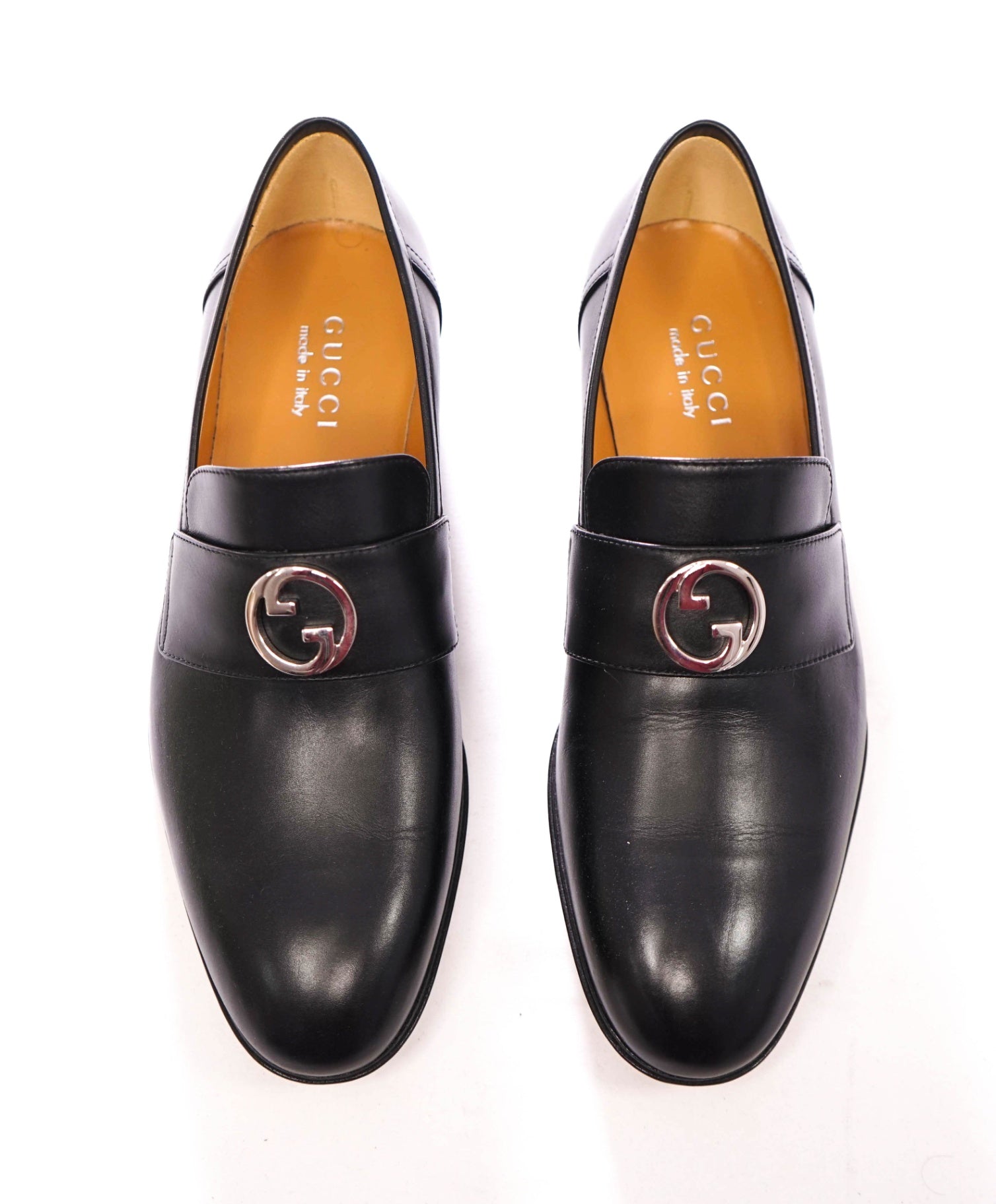 $1,000 GUCCI - Black Leather Silver "Interlocking G" Loafers - 8 (7.5G)