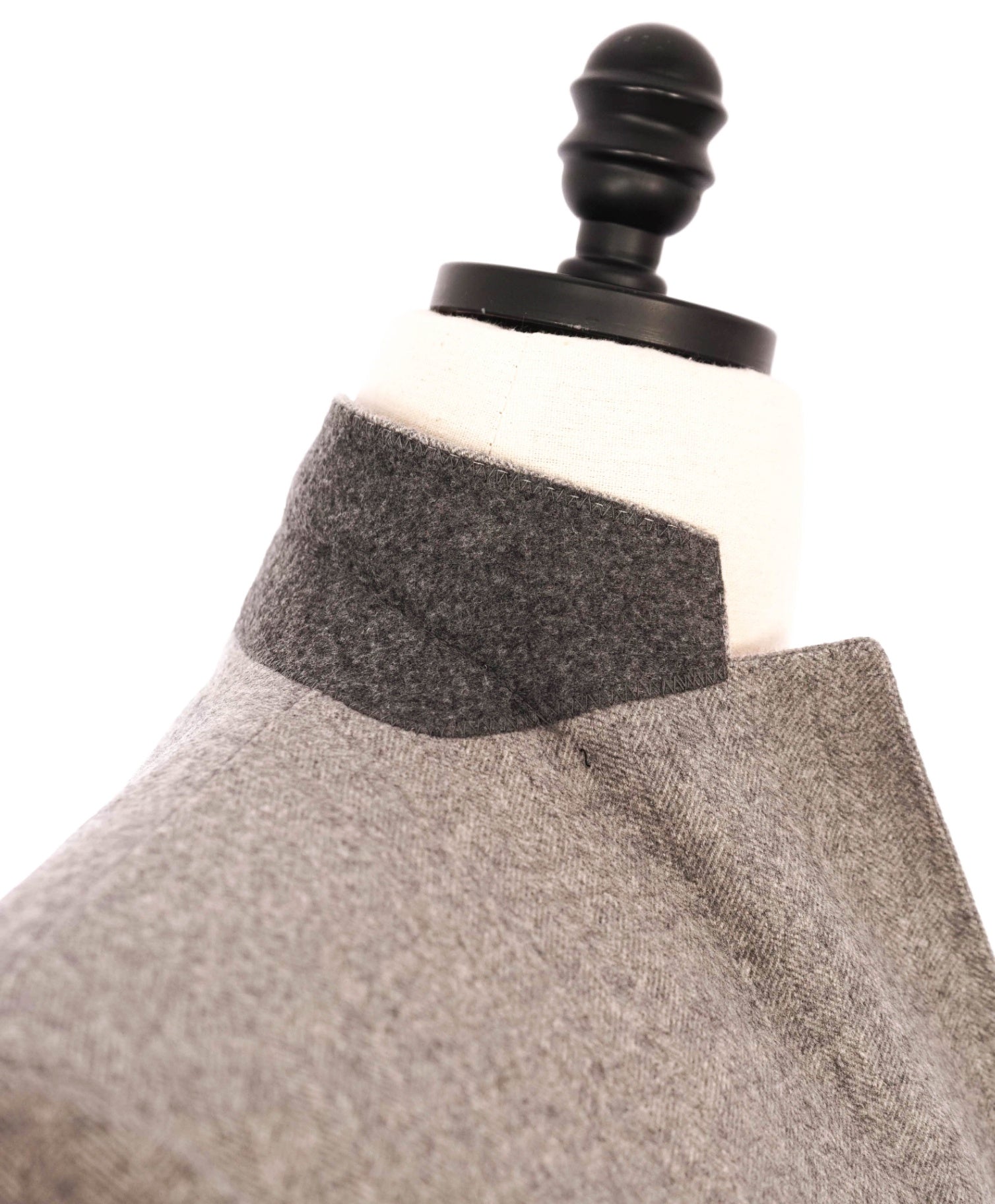 $1,295 SAKS 5TH AVE - Light Gray Herringbone Cashmere Blazer - 44R