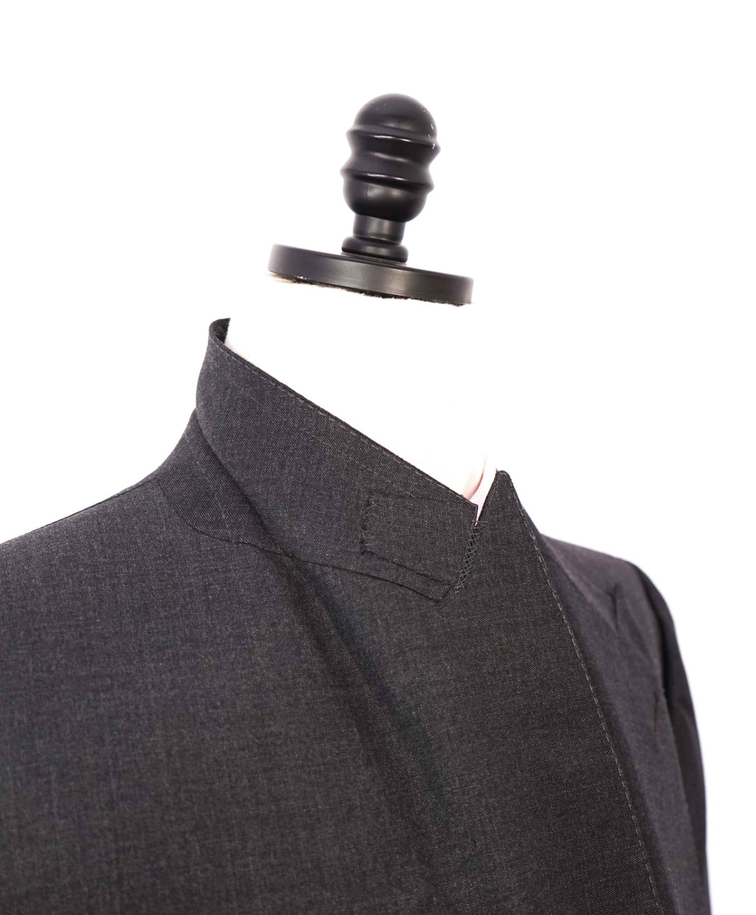 $5,970 TOM FORD - Solid Dark Gray Wool Peak Lapel Suit - 46L