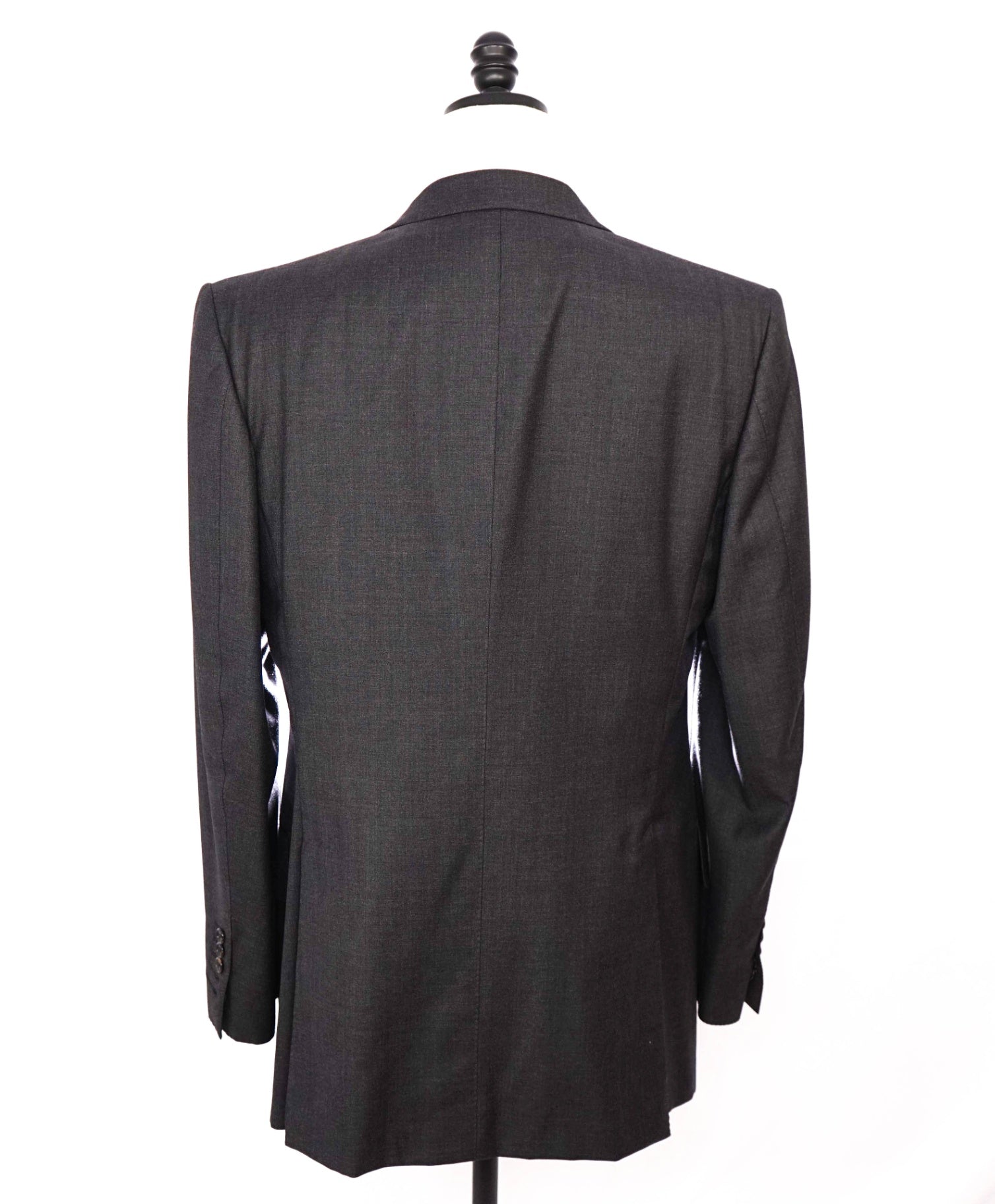 $5,970 TOM FORD - Solid Dark Gray Wool Peak Lapel Suit - 46L