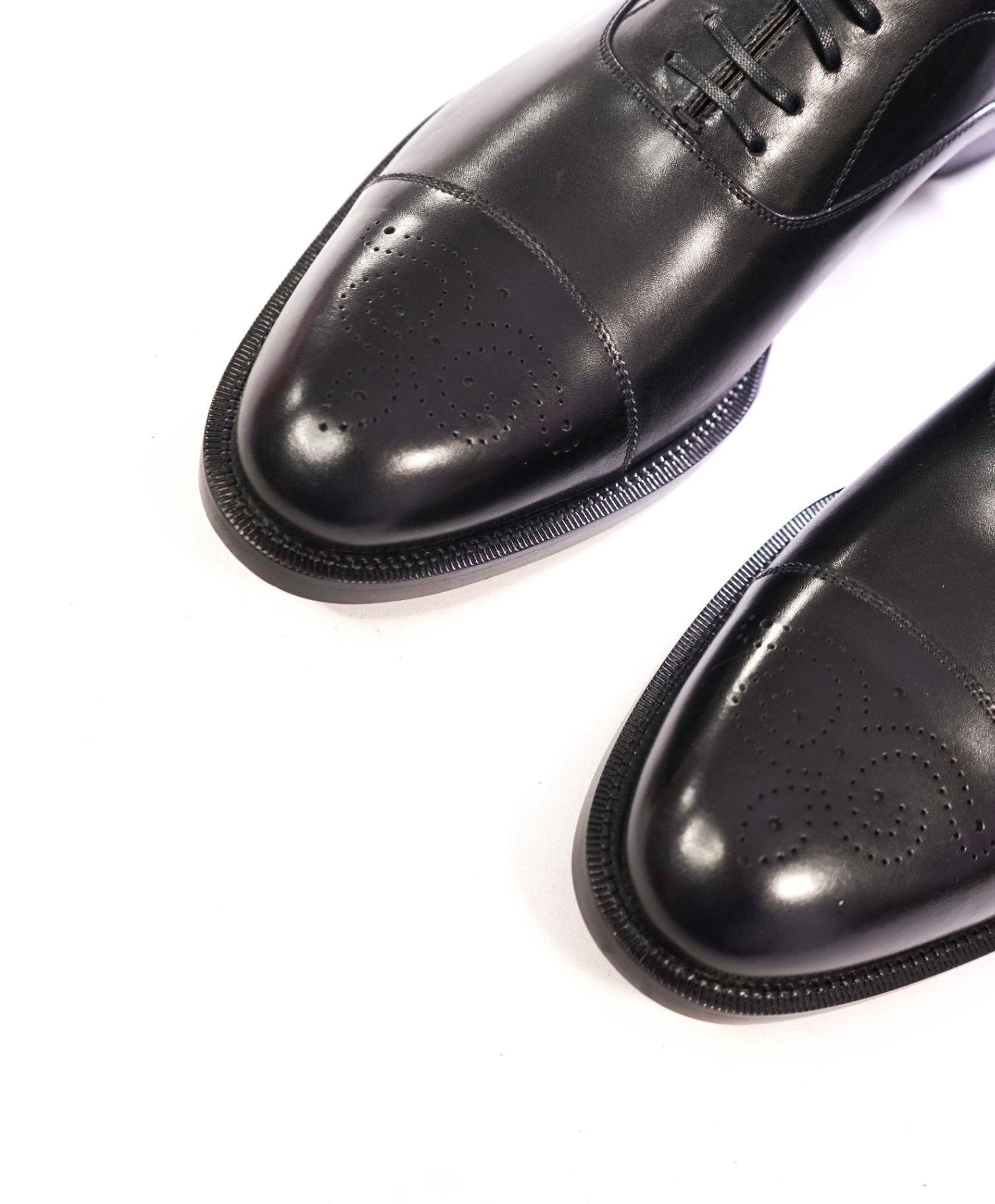 $1,090 FERRAGAMO - Black Leather "GOYA" Cap Toe Oxfords - 11 EE