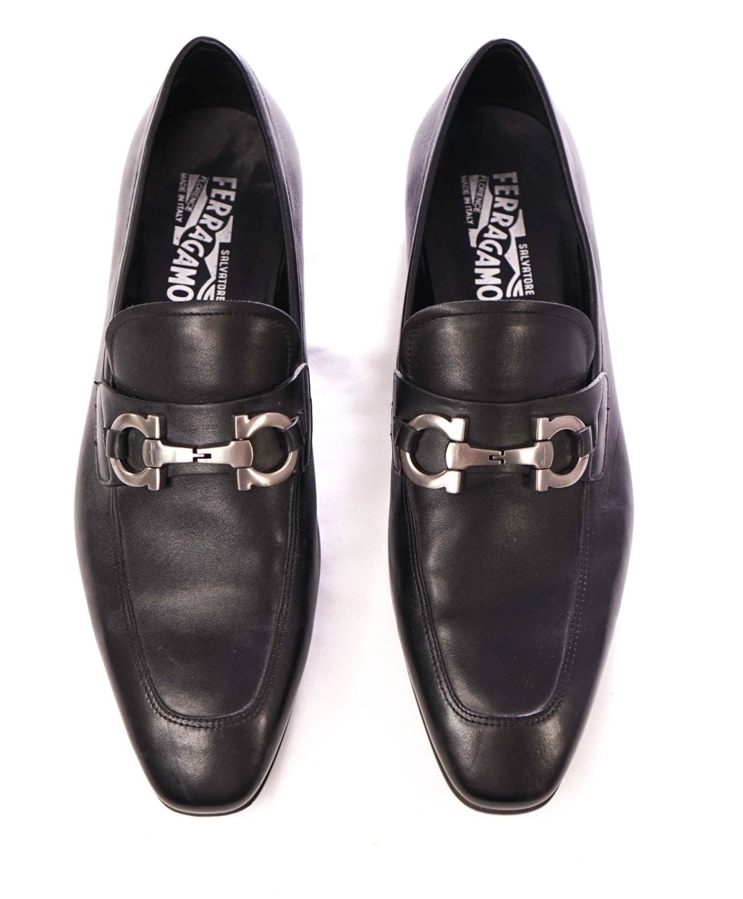$850 FERRAGAMO - Black Leather GANCINI Loafers - 9.5 EE