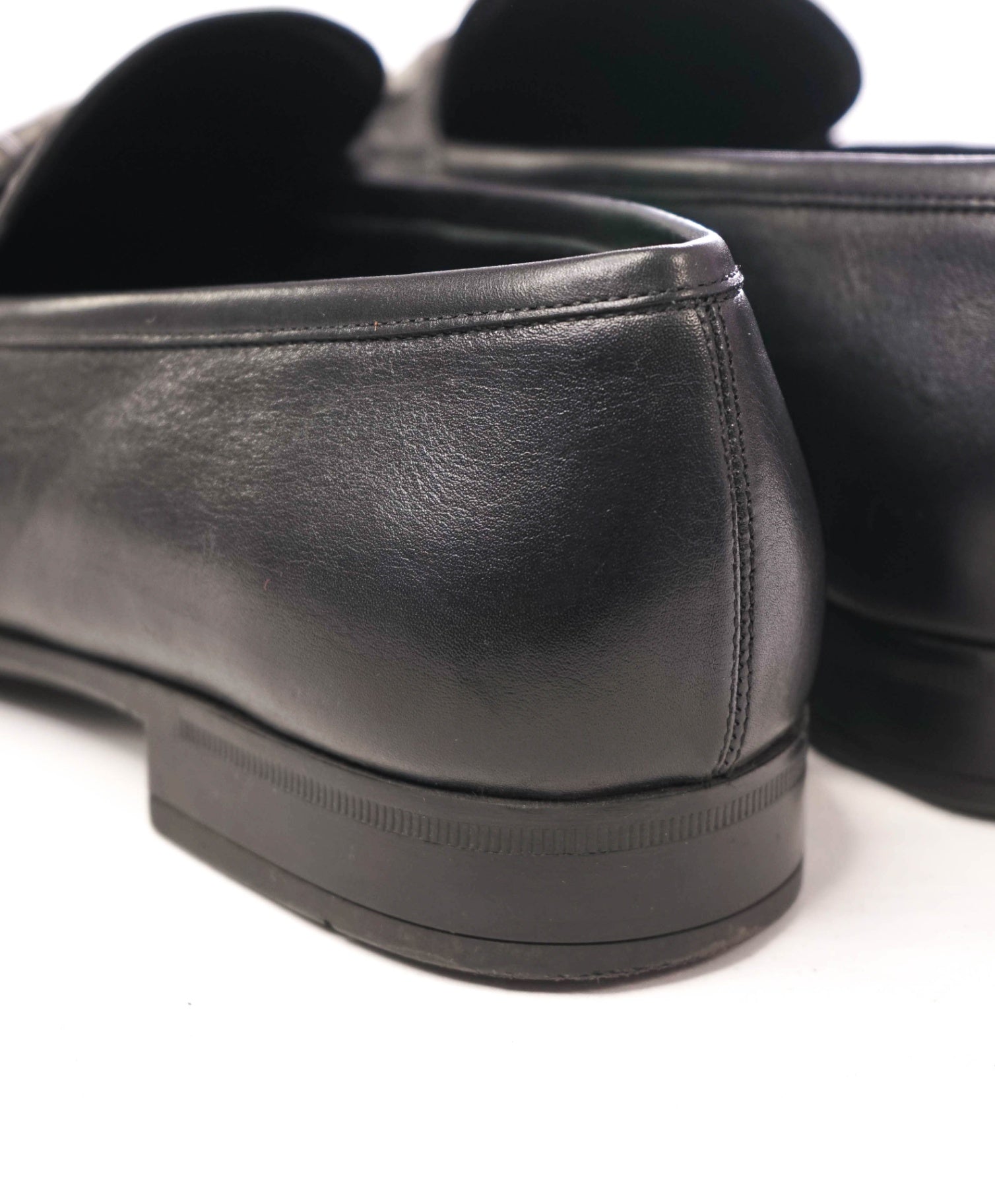 $850 FERRAGAMO - Black Leather GANCINI Loafers - 9.5 EE