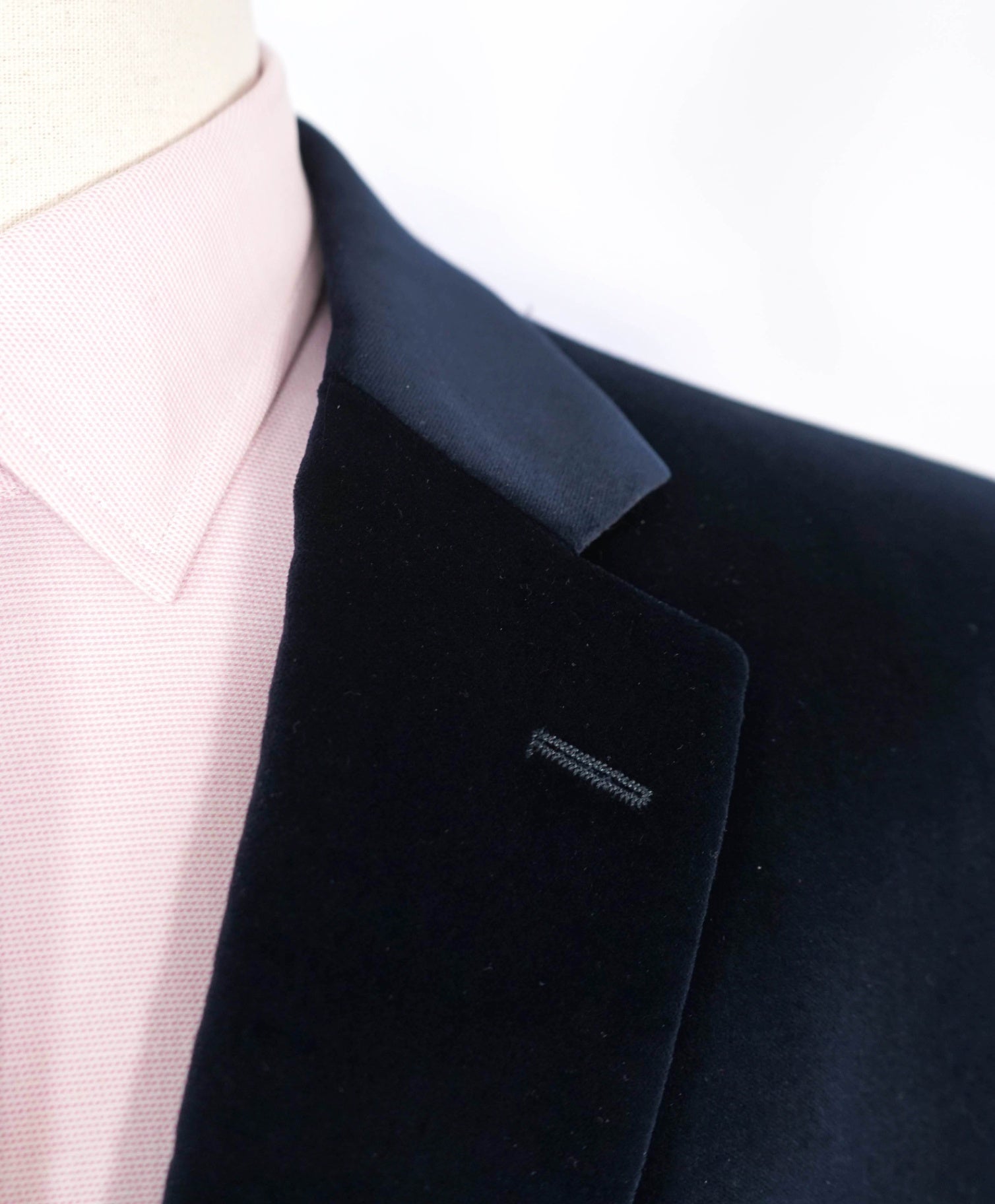 $1,295 SAKS FIFTH AVENUE - Solid Navy Blue Velvet Blazer - 46R