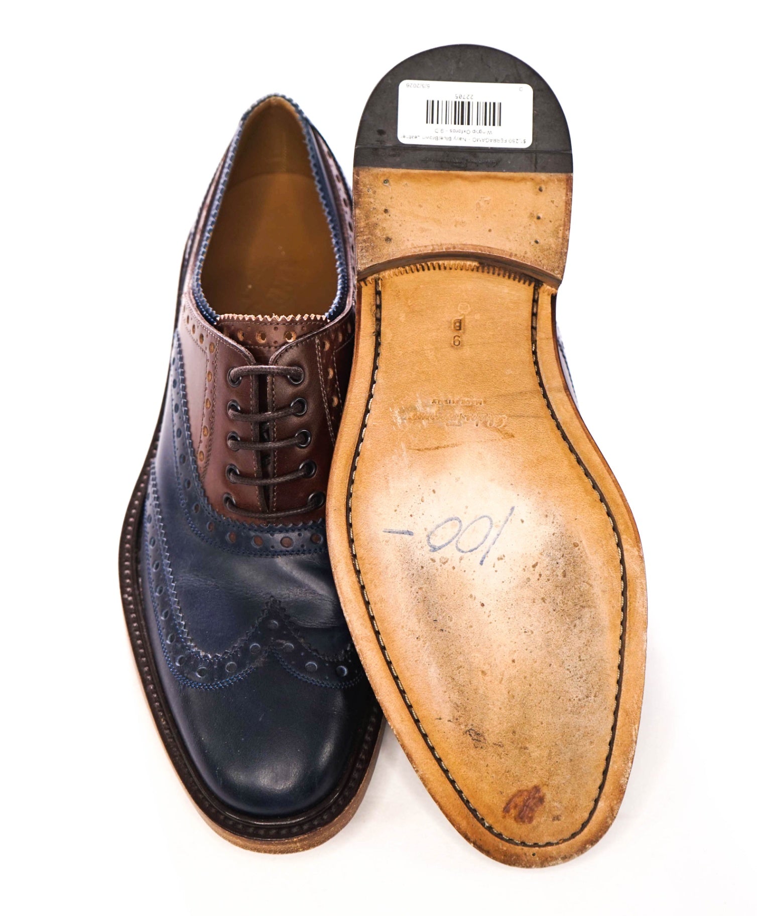 $1,250 FERRAGAMO - Navy Blue/Brown Leather Wingtip Oxfords - 9 D