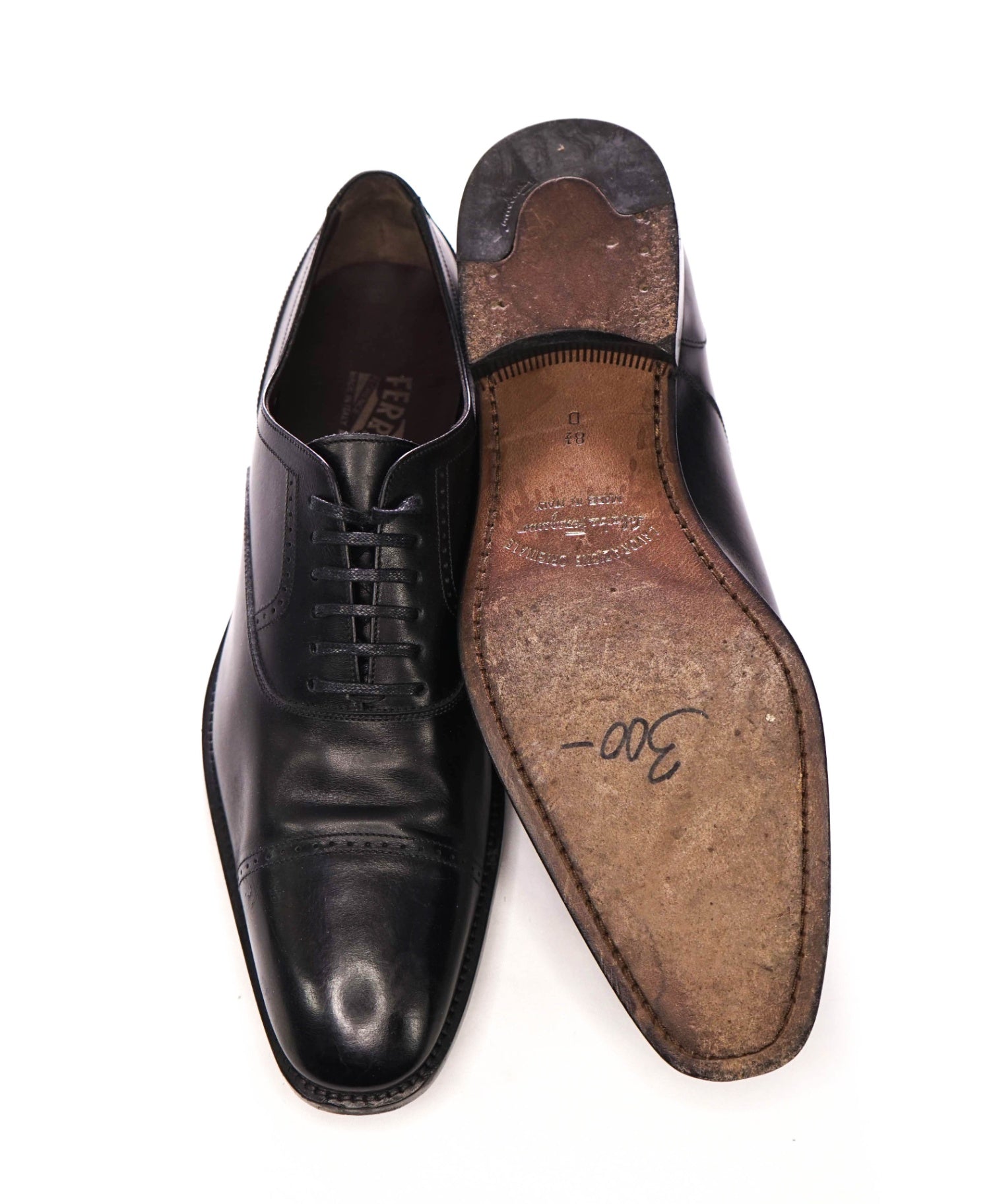 $950 FERRAGAMO - Black Leather Cap-Toe Oxfords - 8.5 D