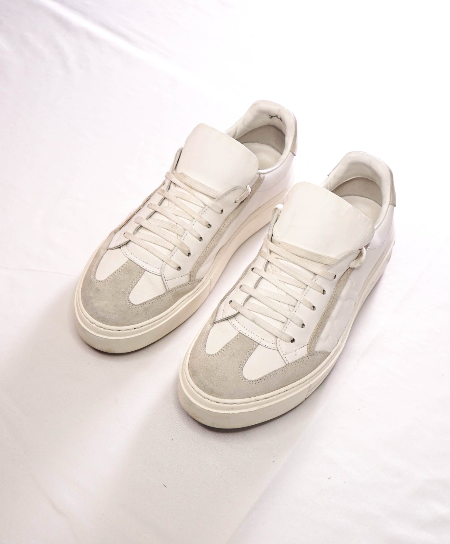 $795 FERRAGAMO - White Leather/Suede "BORG" Sneakers - 10 M