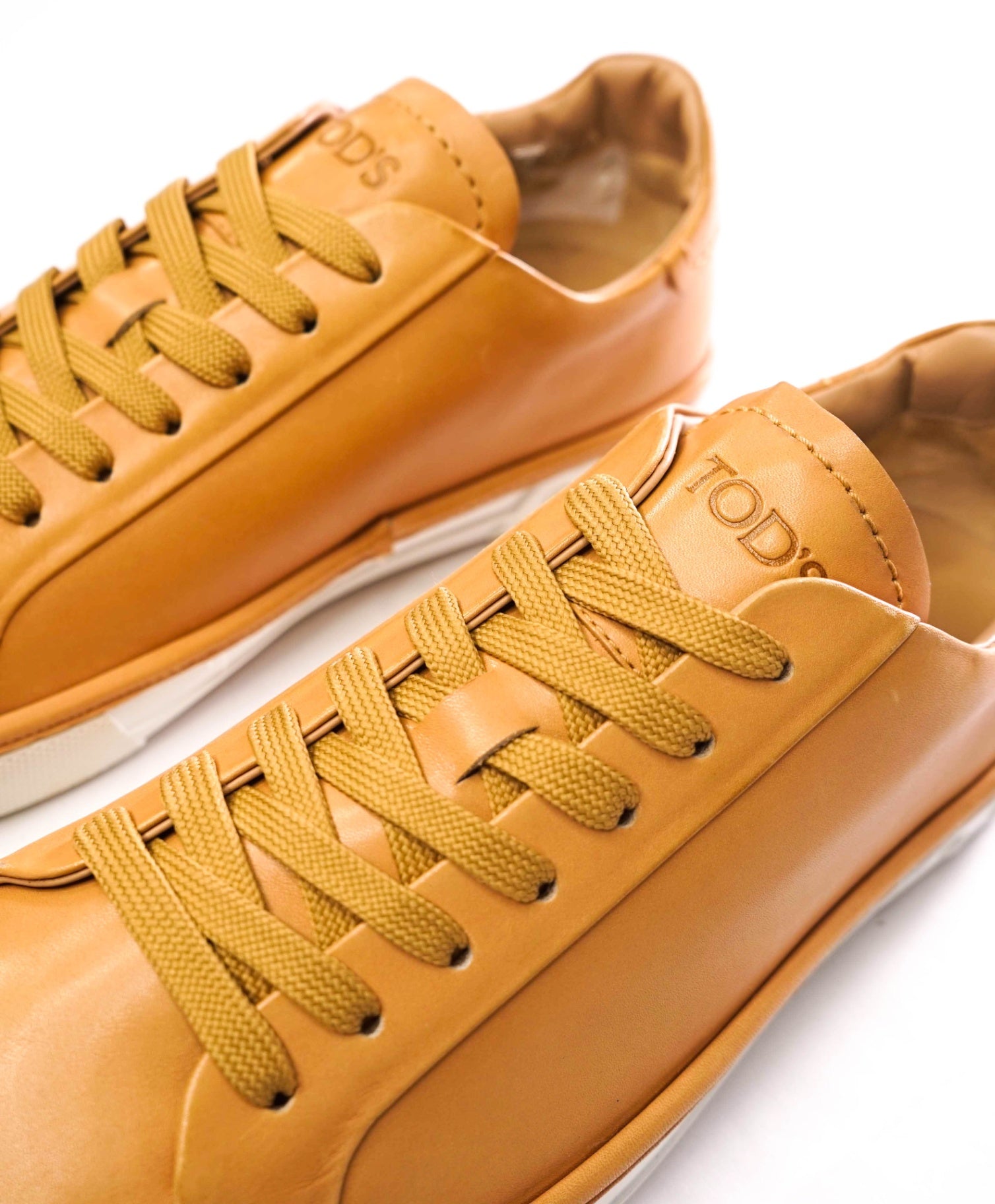 $750 TOD'S - Tan Leather Sneakers - US 8 (7UK)