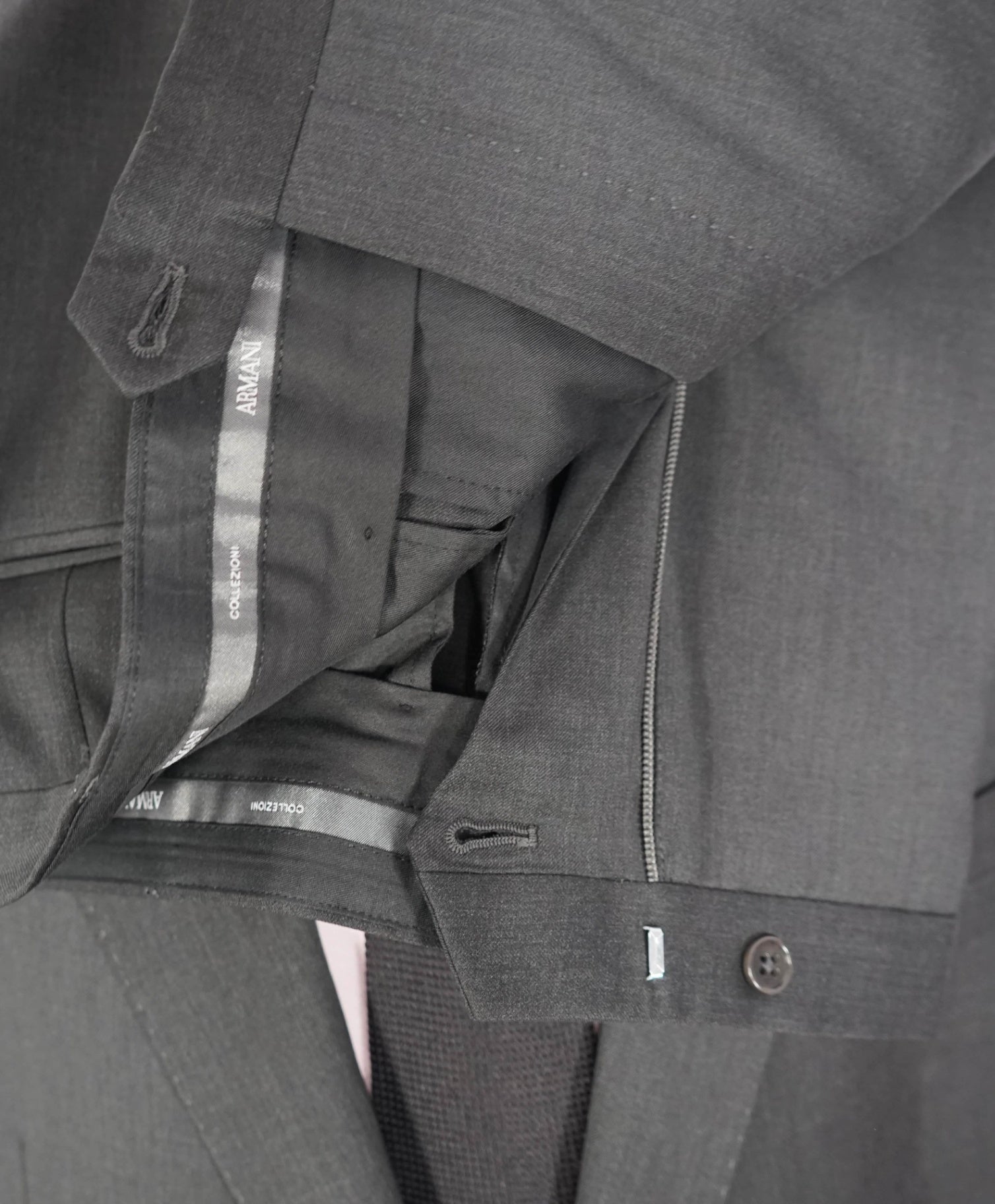 $1,995 ARMANI COLLEZIONI - Solid Gray "G LINE" Wool Suit - 48L