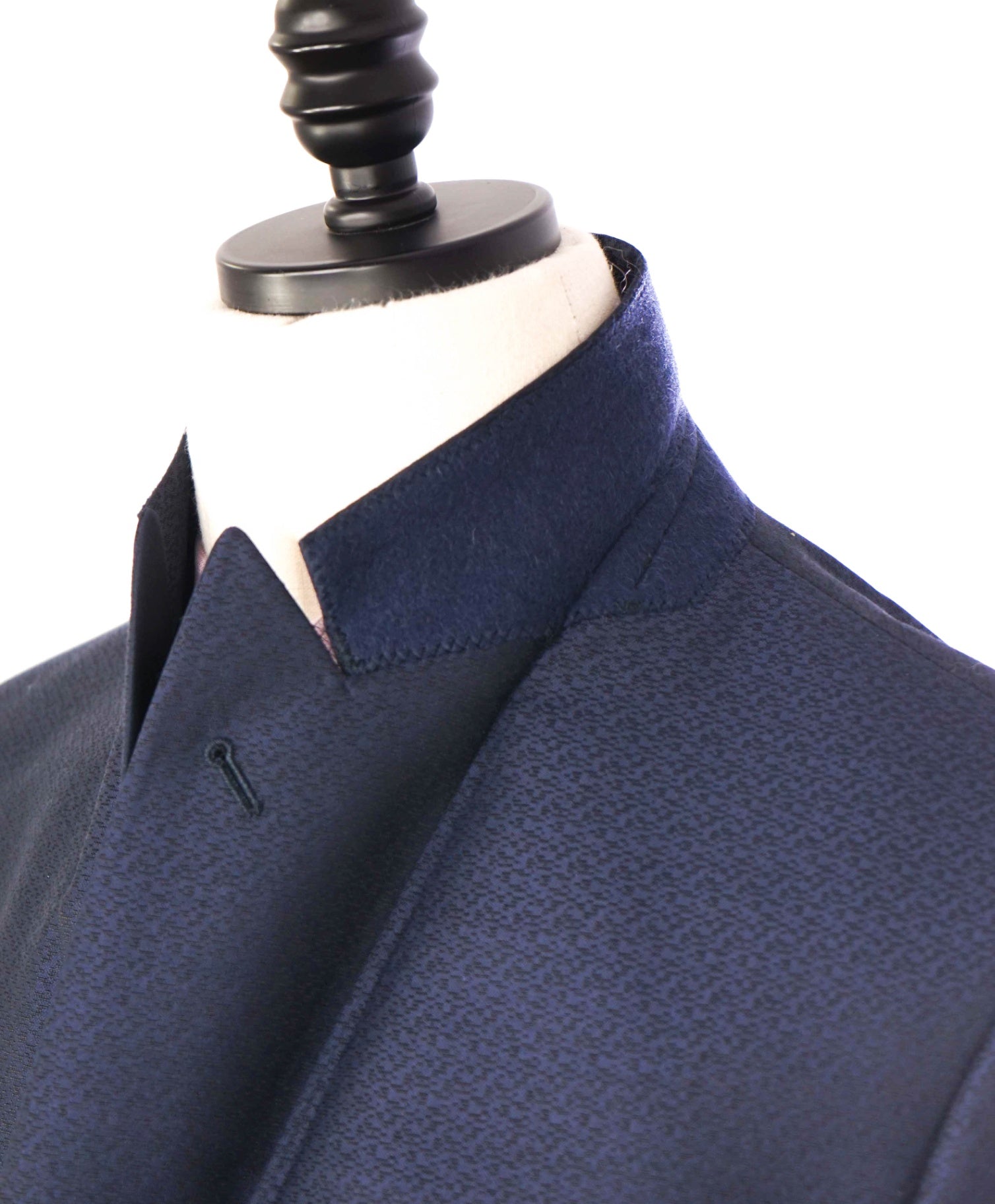 $1,995 ARMANI COLLEZIONI - "G Line" Navy Dinner Jacket Blazer - 42R