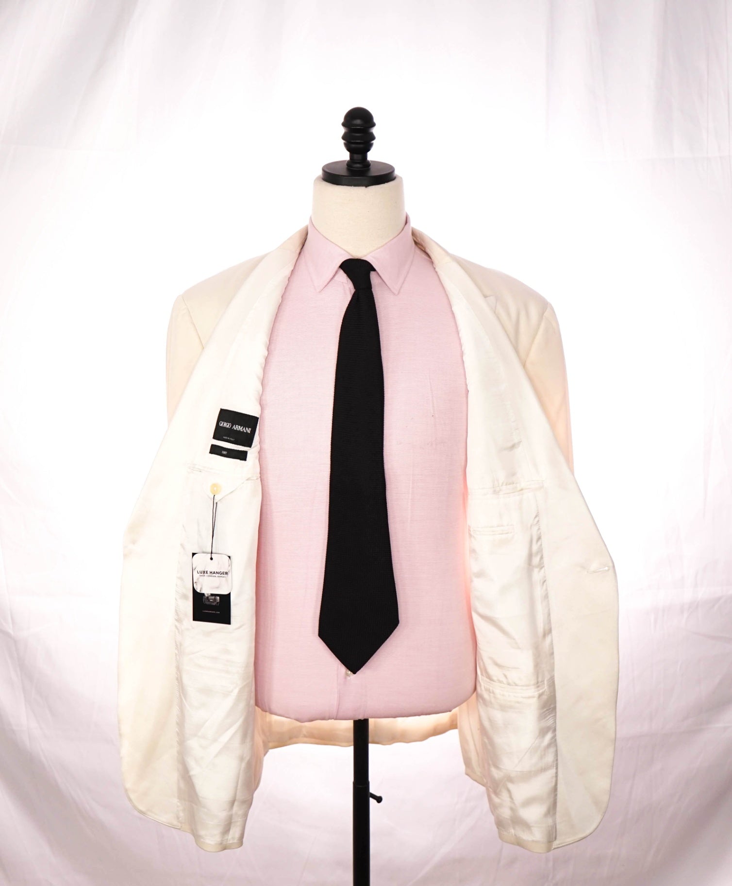 $2,795 GIORGIO ARMANI - Ivory Silk Peak Lapel Dinner Jacket - 48L