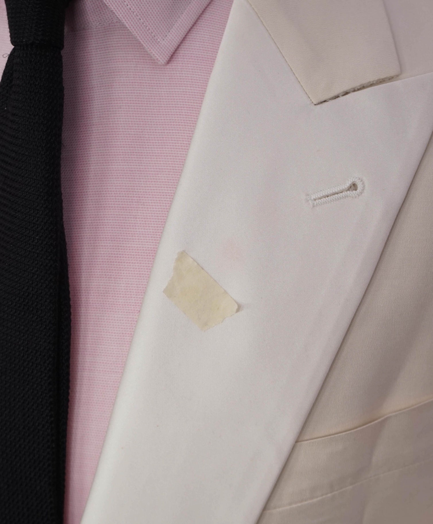 $2,795 GIORGIO ARMANI - Ivory Silk Peak Lapel Dinner Jacket - 48L