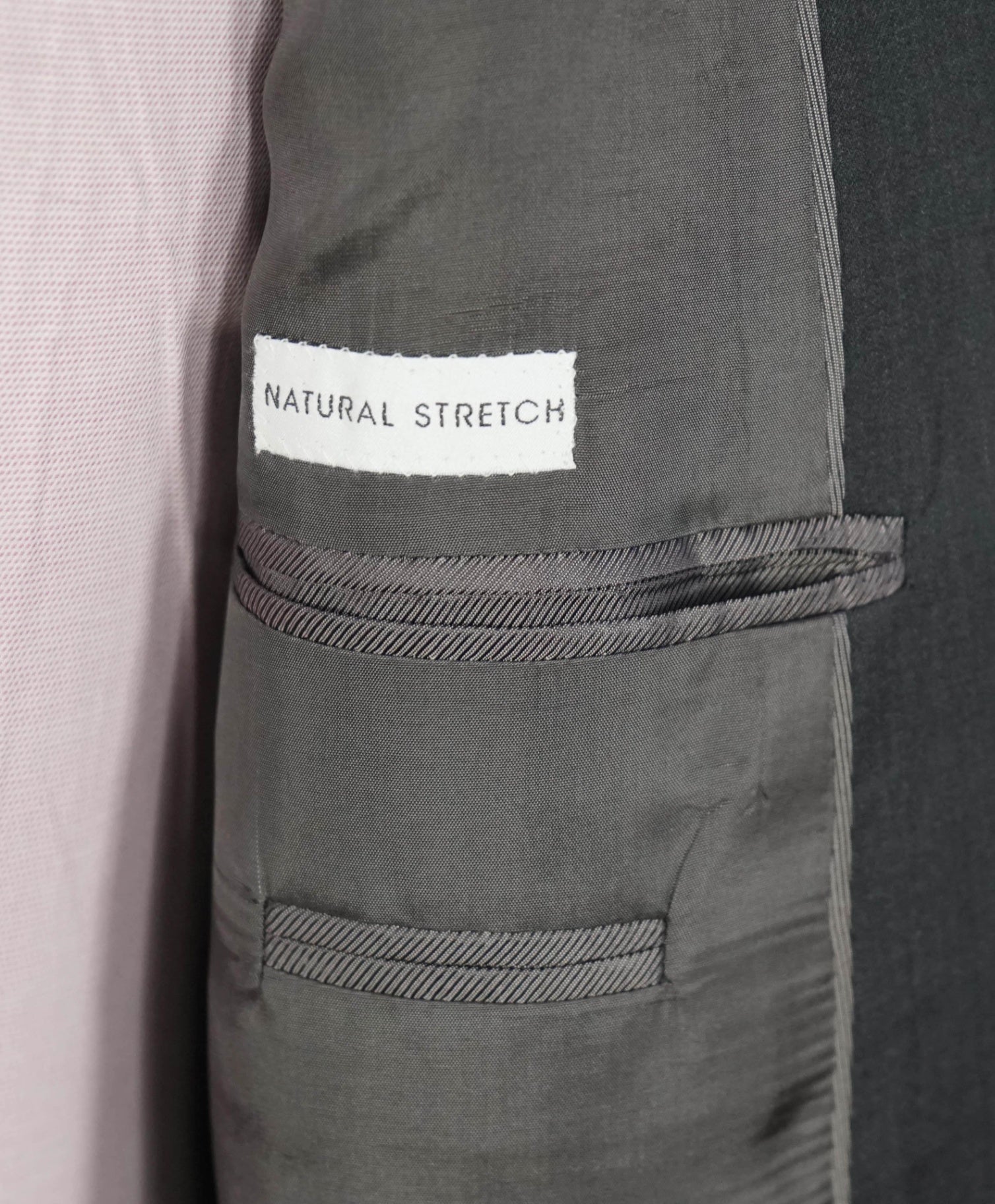 $1,995 ARMANI COLLEZIONI - Solid Gray "G LINE" Wool Suit - 48L