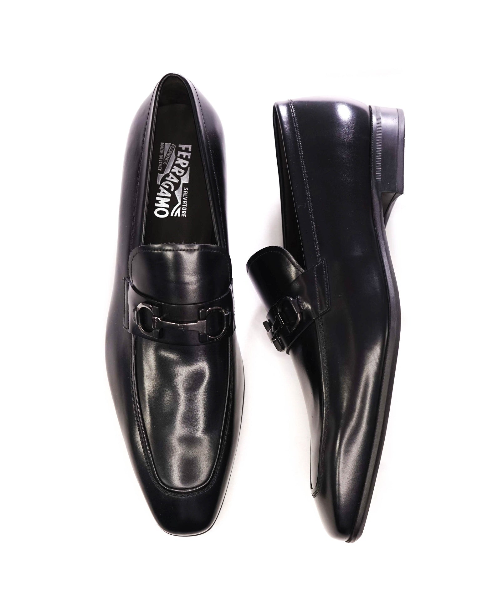 $850 FERRAGAMO - Black Leather Gancini Loafers - 13 D