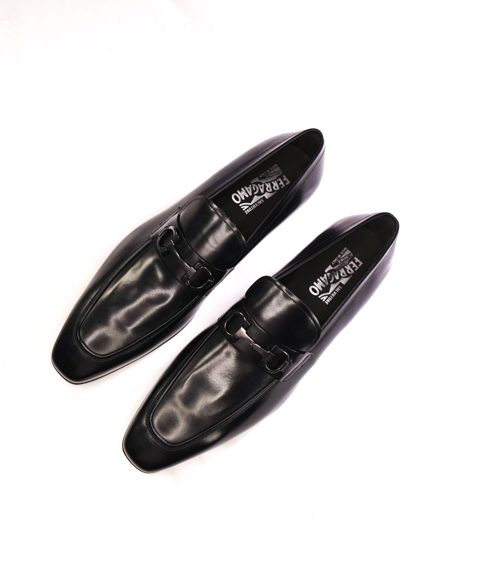 $850 FERRAGAMO - Black Leather Gancini Loafers - 13 D