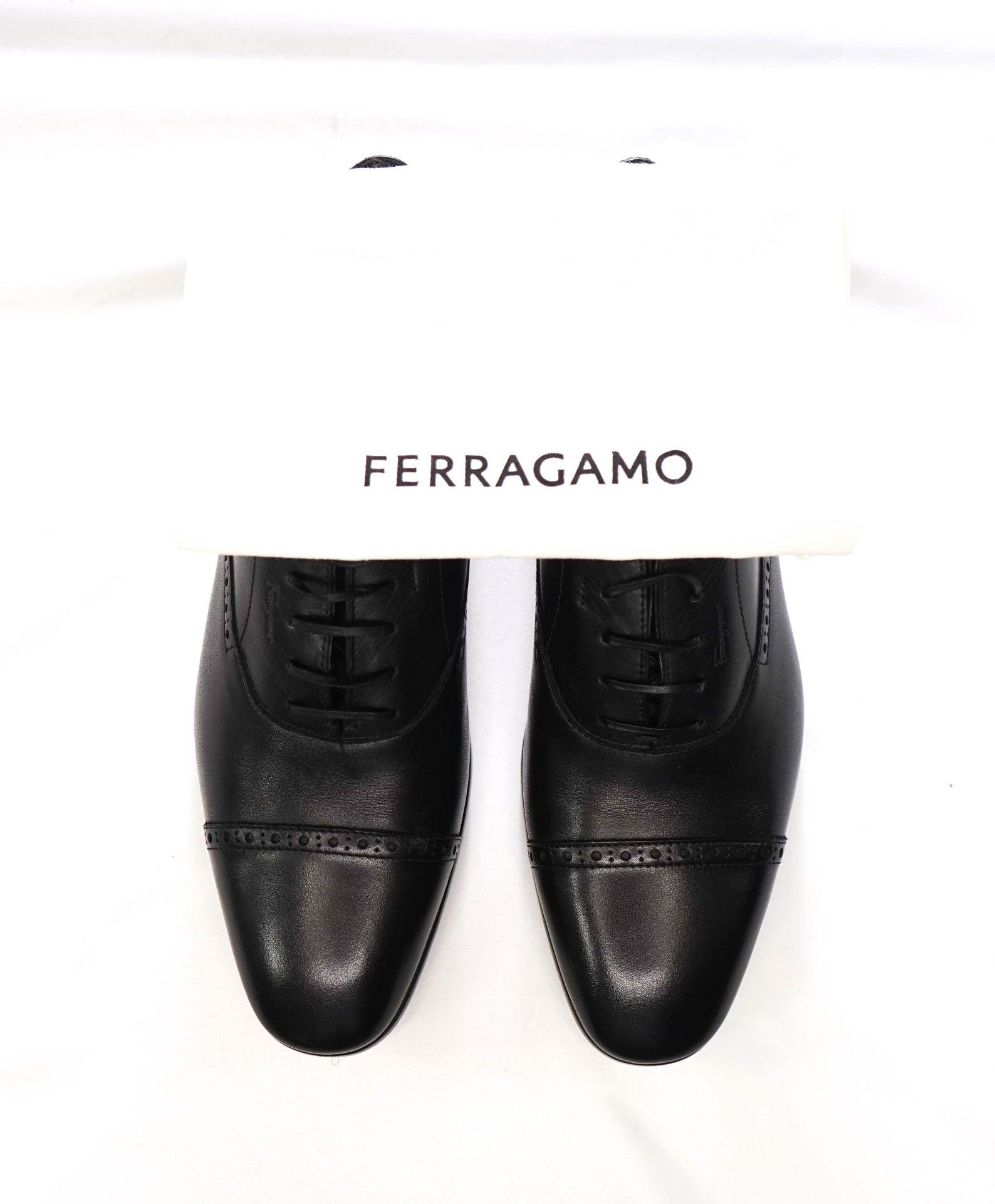 $950 SALVATORE FERRAGAMO - "Riley" Black Leather Oxfords - 10.5 EE