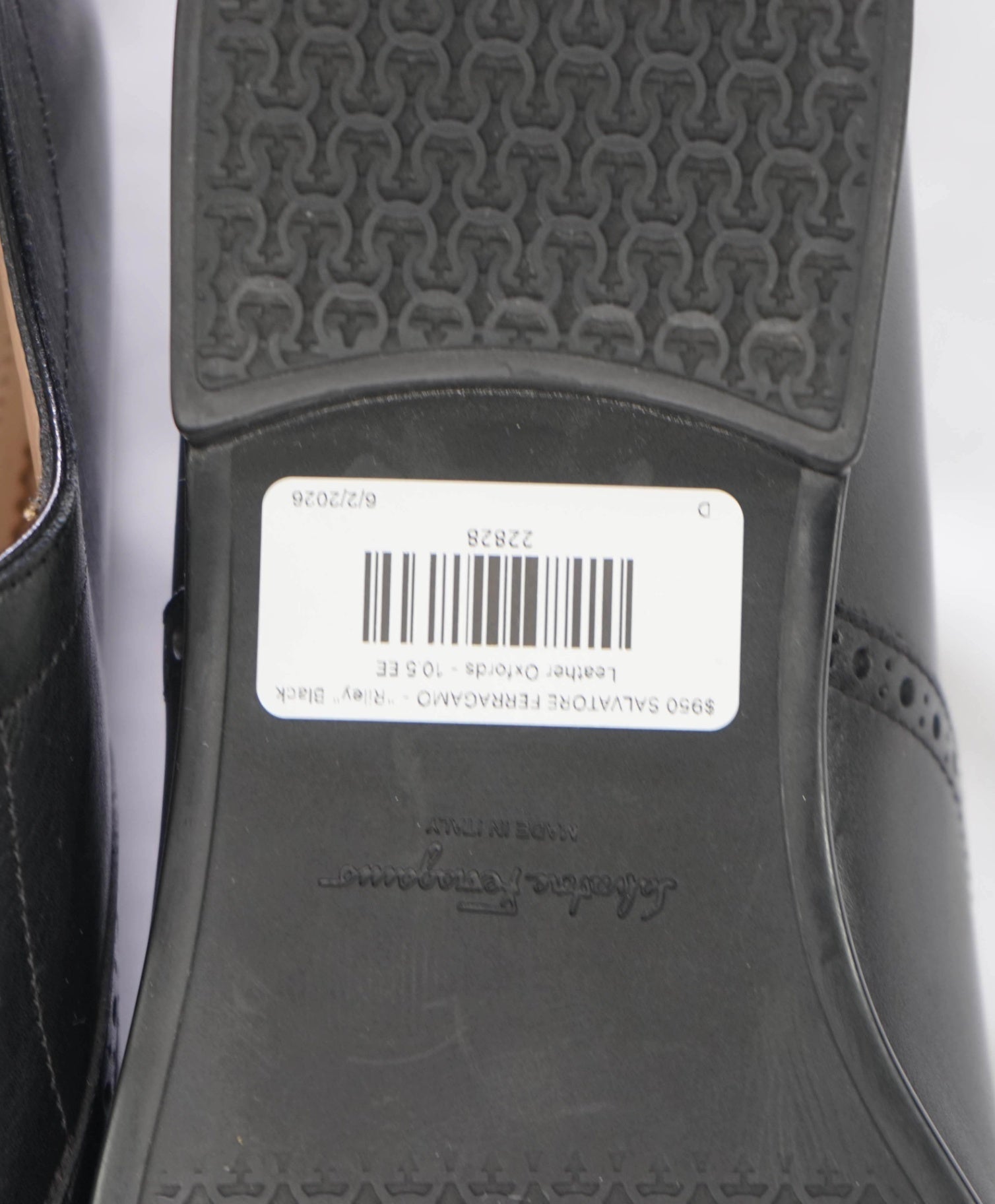 $950 SALVATORE FERRAGAMO - "Riley" Black Leather Oxfords - 10.5 EE