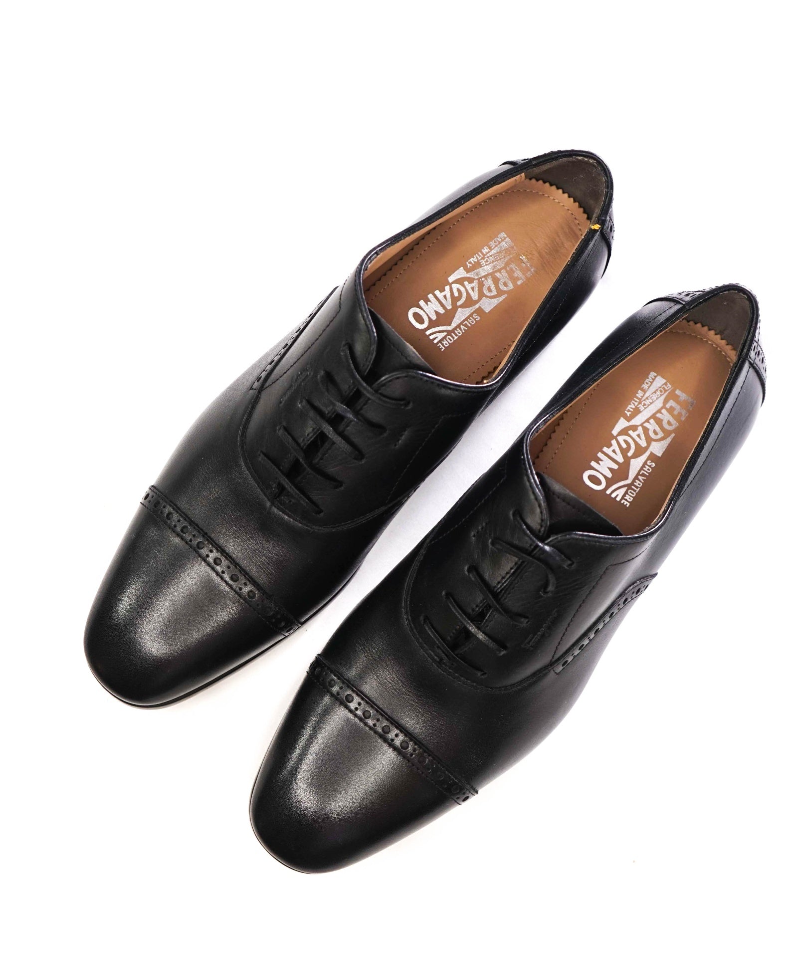 $950 SALVATORE FERRAGAMO - "Riley" Black Leather Oxfords - 10.5 EE
