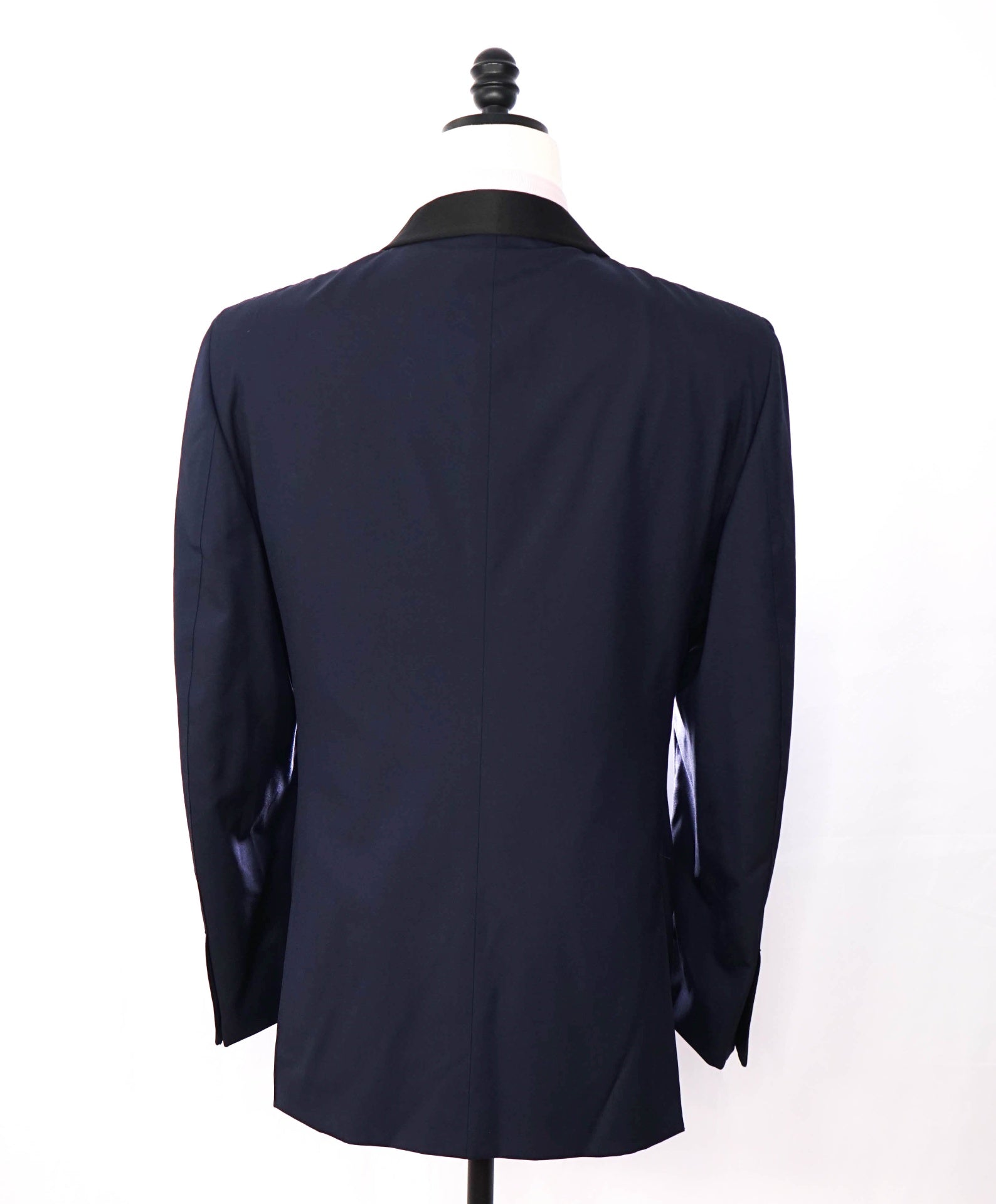 $6,950 TOM FORD - O'Connor Navy Wool Shawl Lapel Tuxedo - 48R