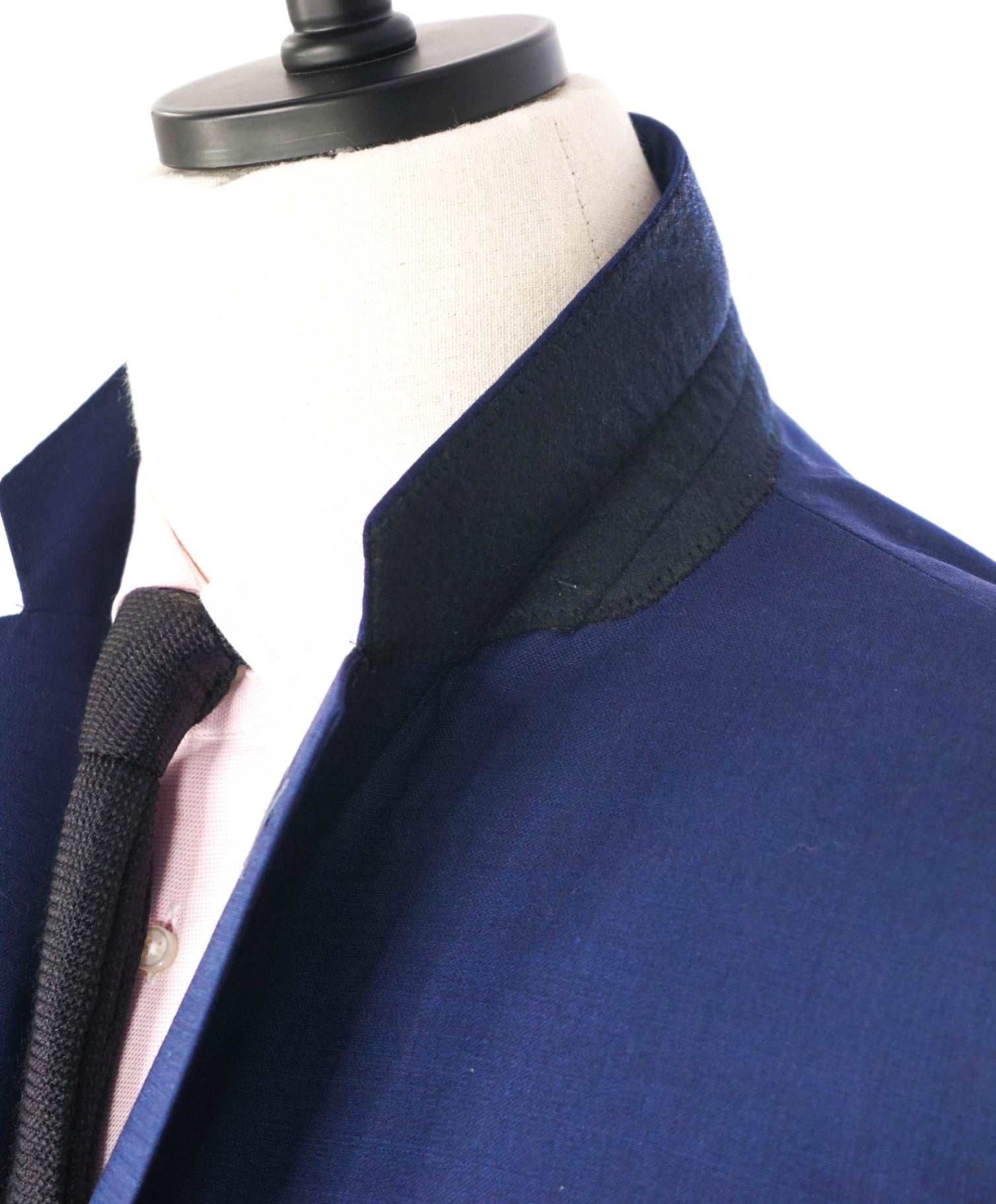 $1,195 NEIMAN MARCUS - Navy Blue Super 120's Wool Suit - 46L