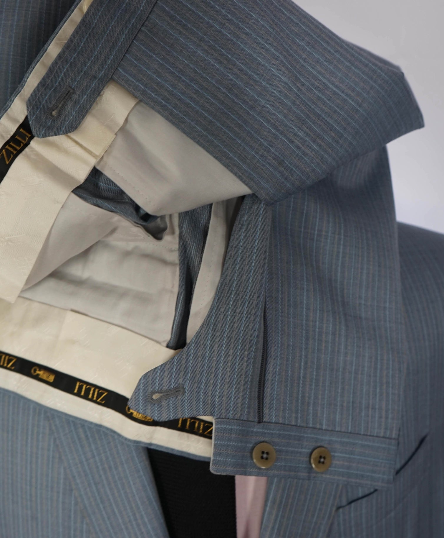 $6,900 ZILLI PARIS - Light Blue Stripe Wool/Silk Suit - 46R