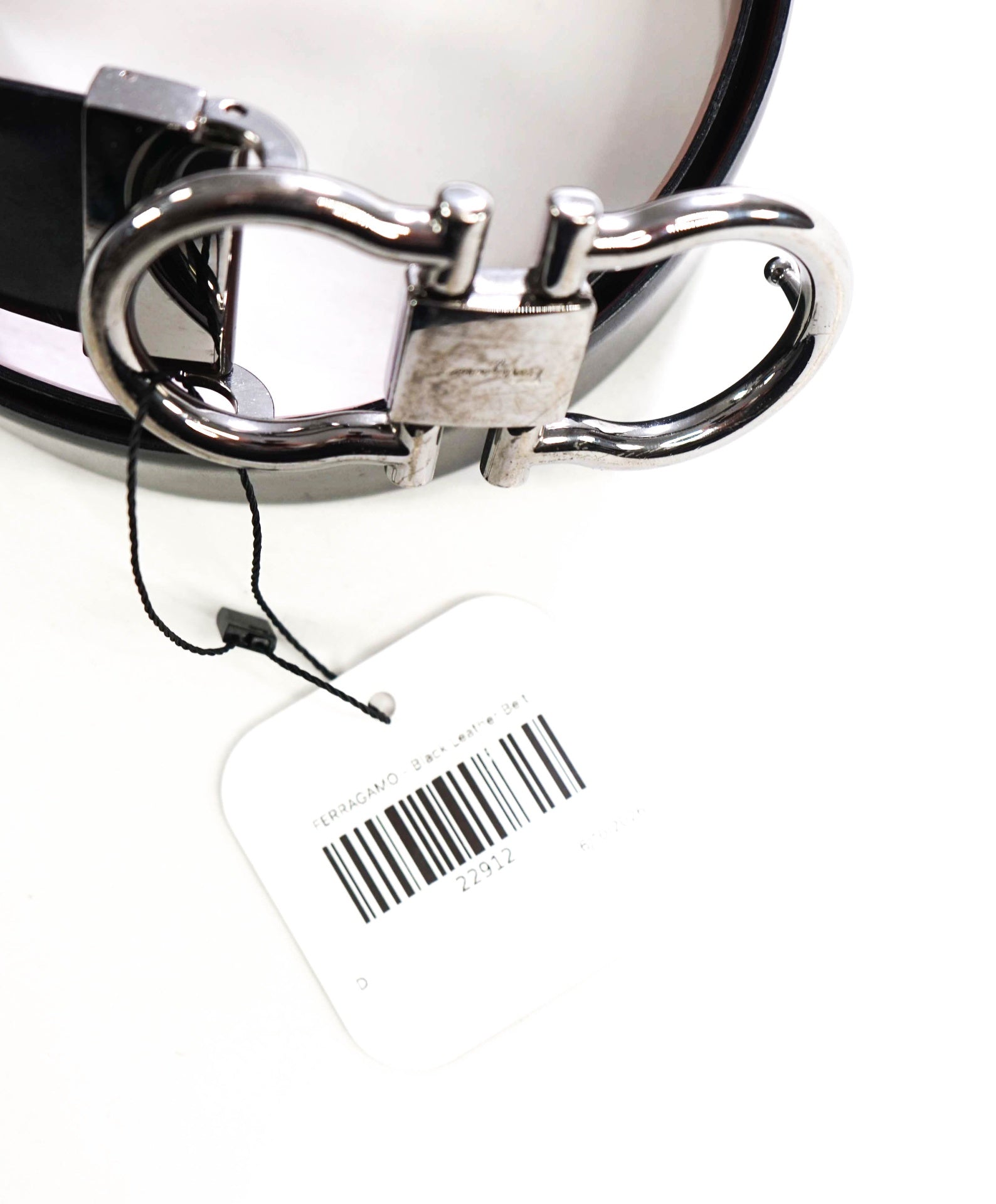 $535 FERRAGAMO - Black Leather Gancini Belt - 36W