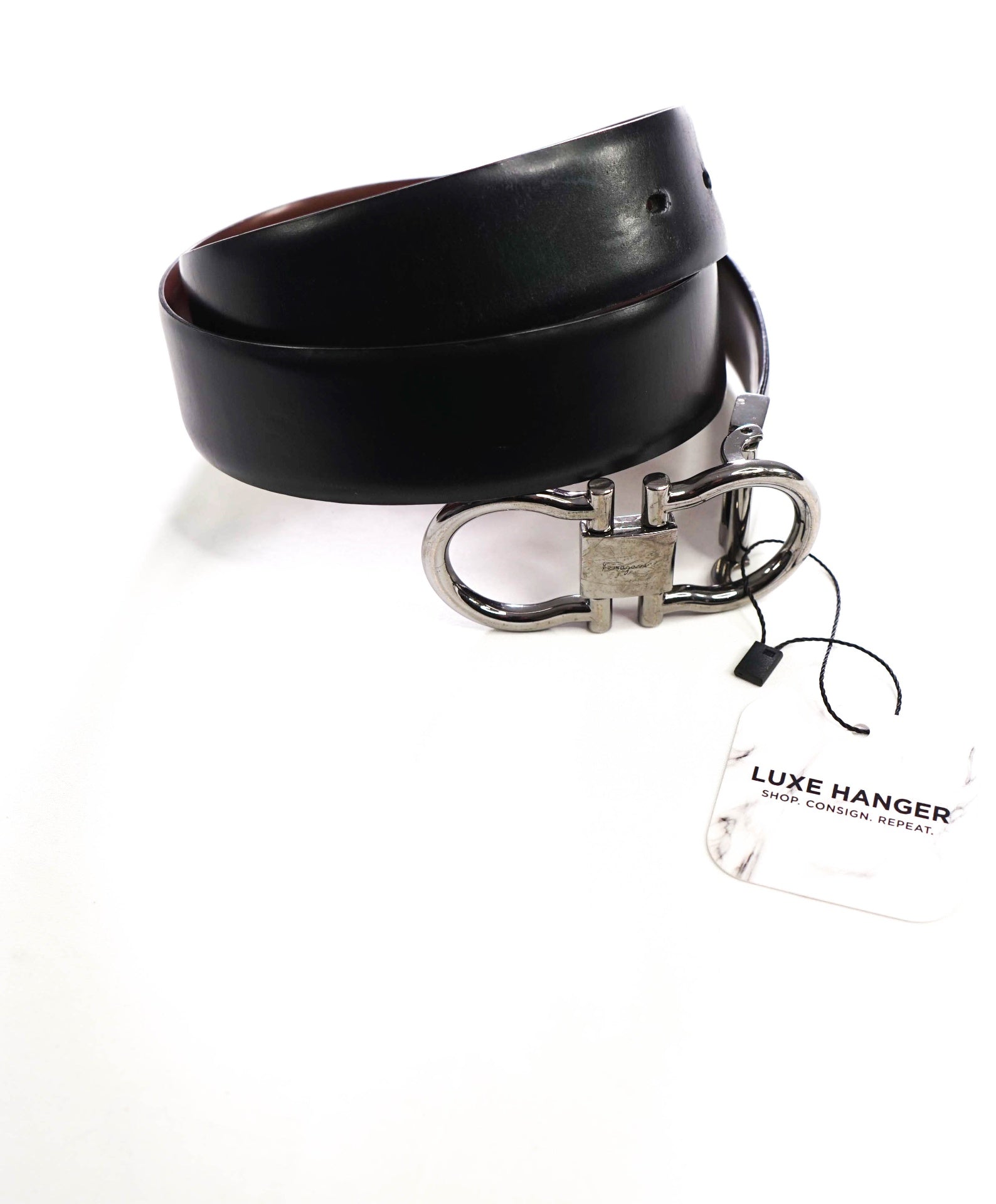 $535 FERRAGAMO - Black Leather Gancini Belt - 36W