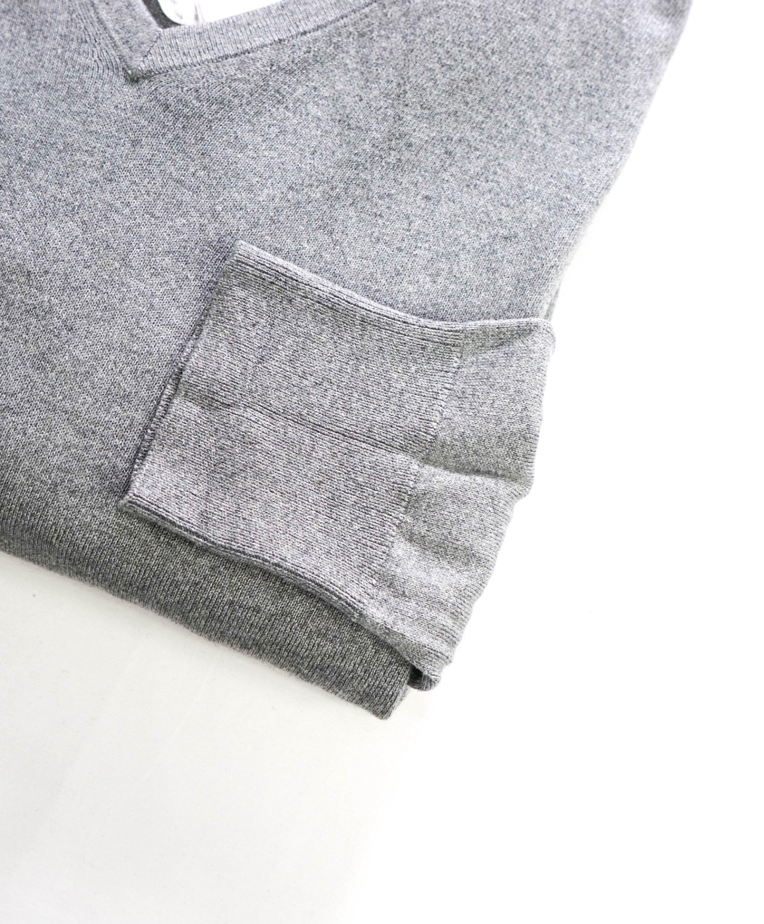 $90 BANANA REPUBLIC - Gray Silk/Cotton/Cashmere V-Neck Sweater - S