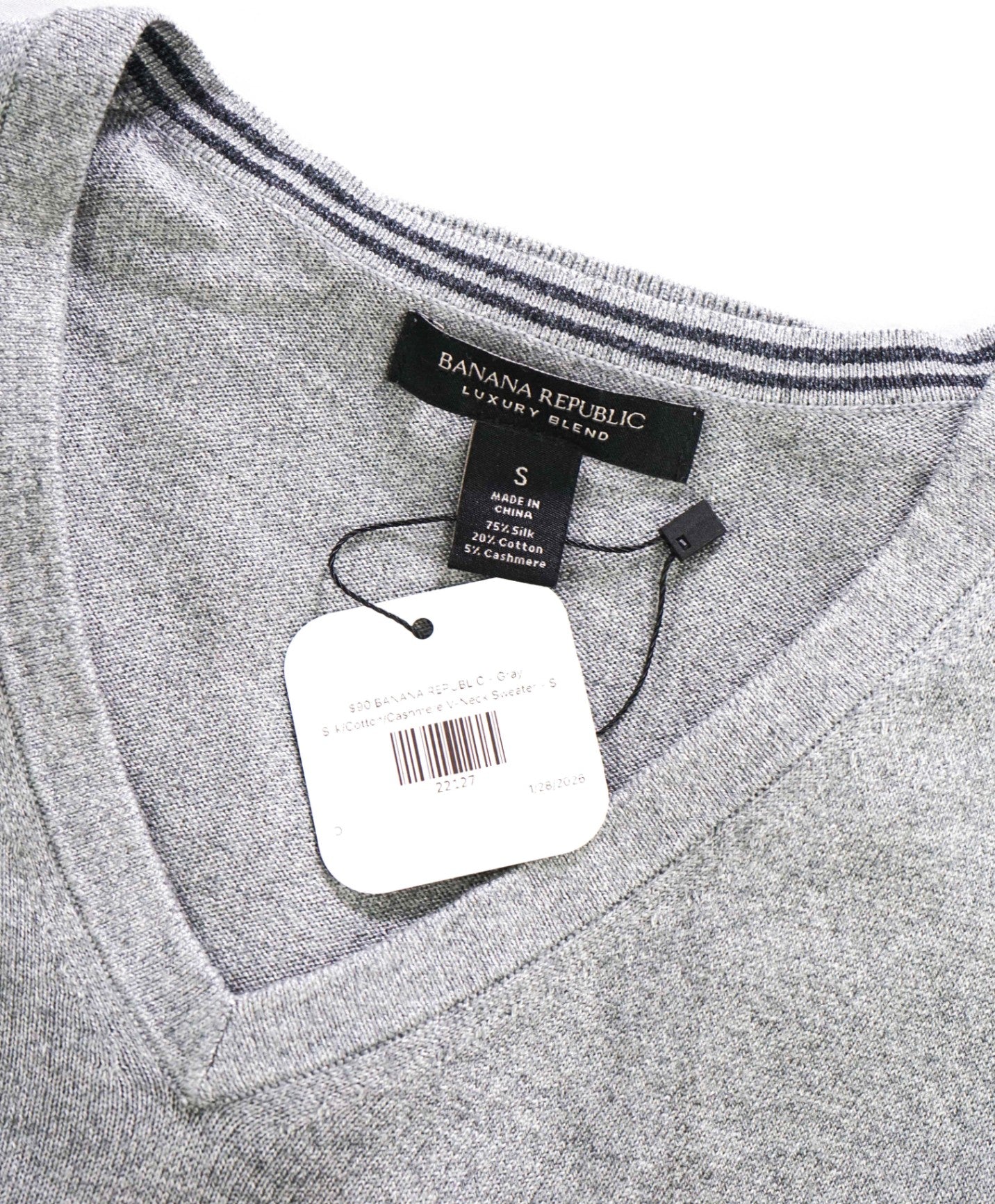 $90 BANANA REPUBLIC - Gray Silk/Cotton/Cashmere V-Neck Sweater - S