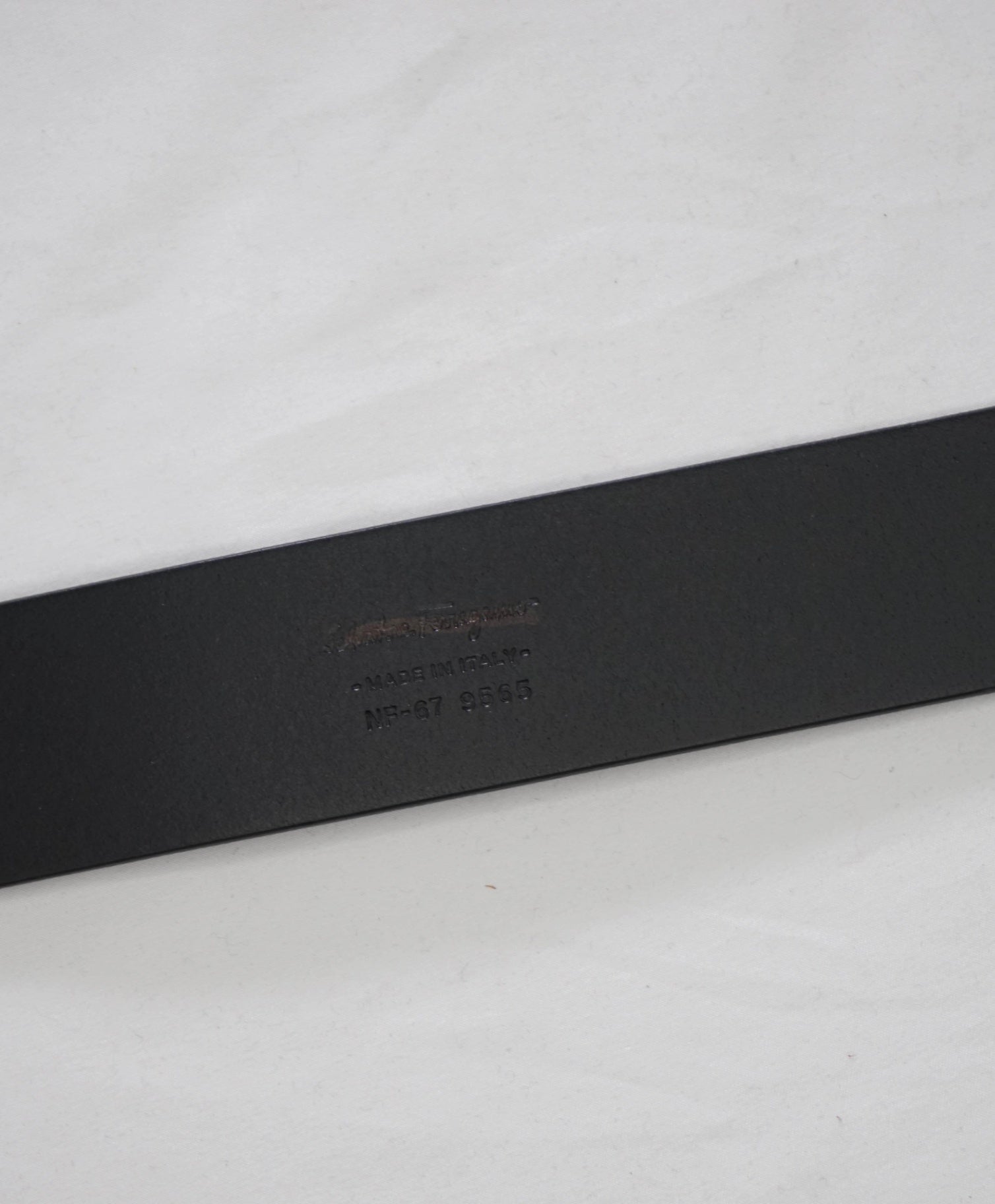 $575 FERRAGAMO - Black Leather Wide Belt - 38W