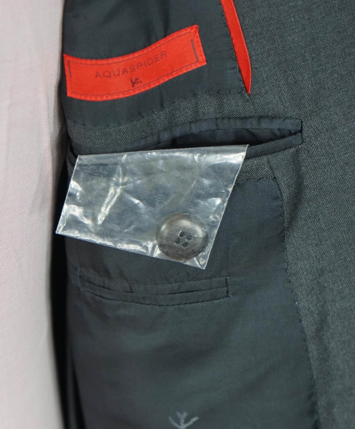 $3,995 ISAIA - "AQUASPIDER" Solid Gray Wool Suit - 46R