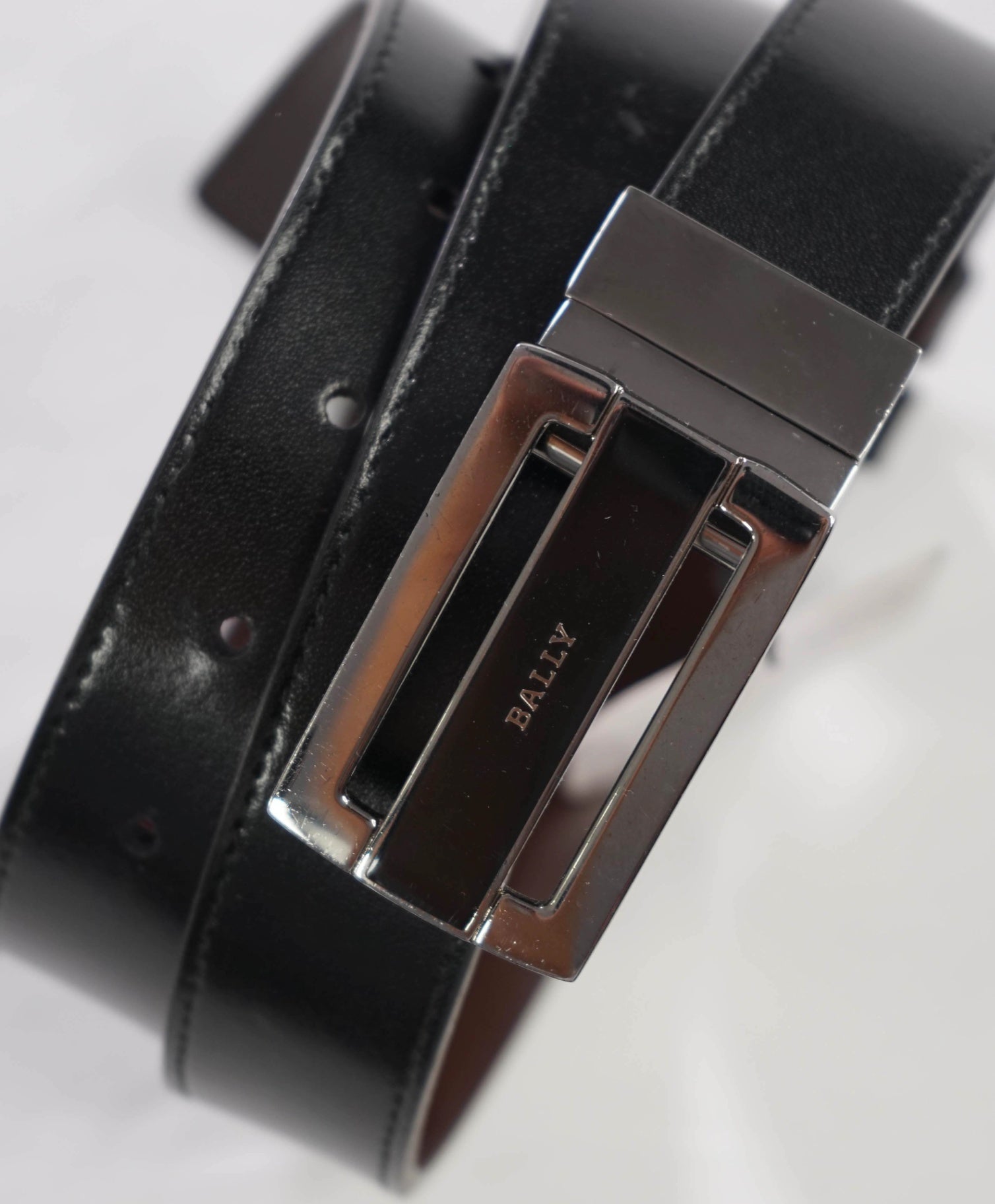 $370 BALLY - Black/Brown Reversible Leather Belt - 34W