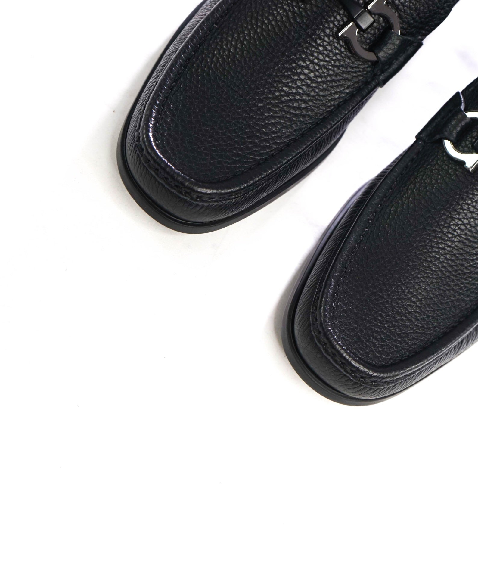 $850 FERRAGAMO - Black Leather "GRANDIOSO" Loafers - 7 3E