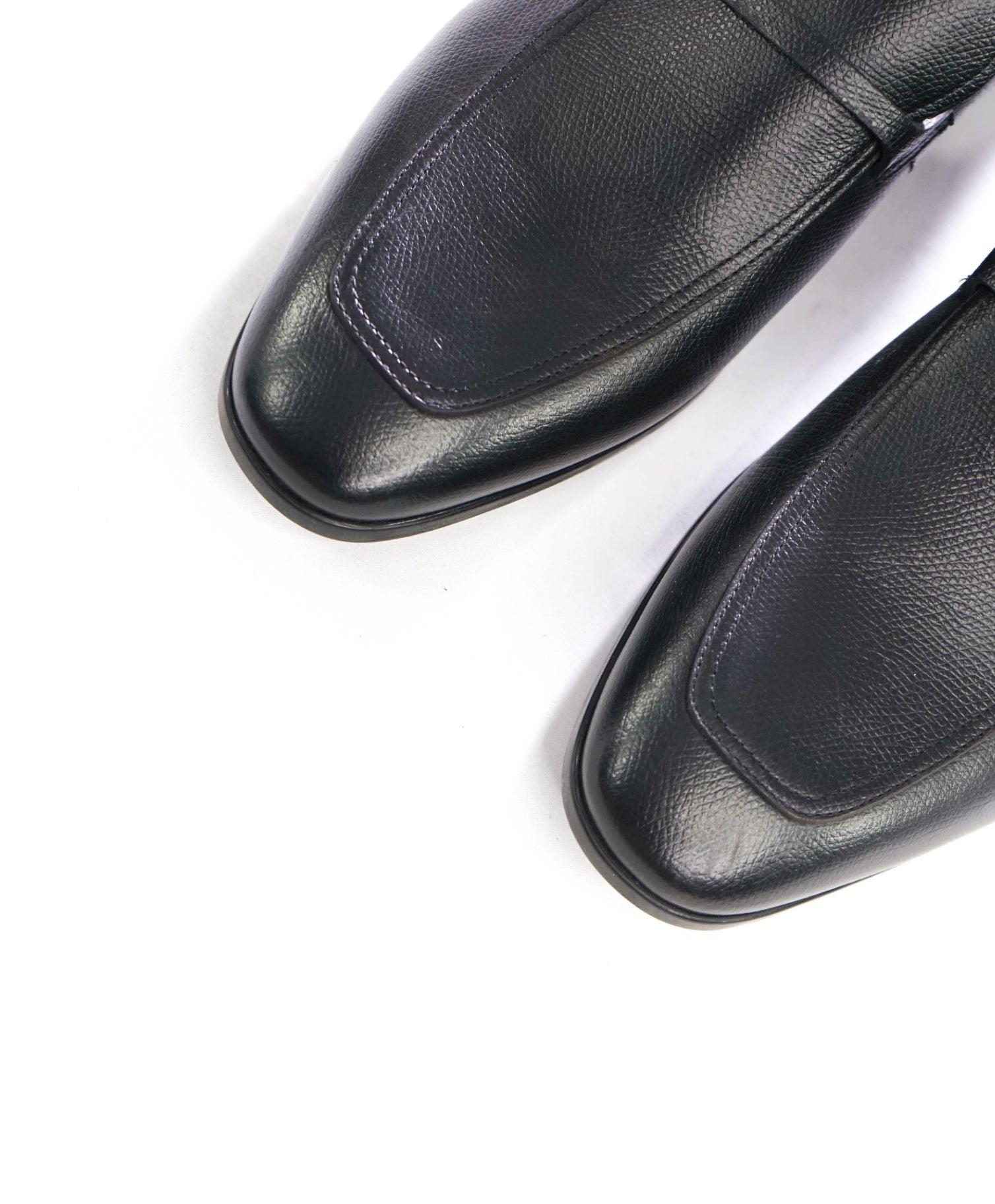 $950 FERRAGAMO - Black "CHARME" Pebble Leather Loafers - 9 EE